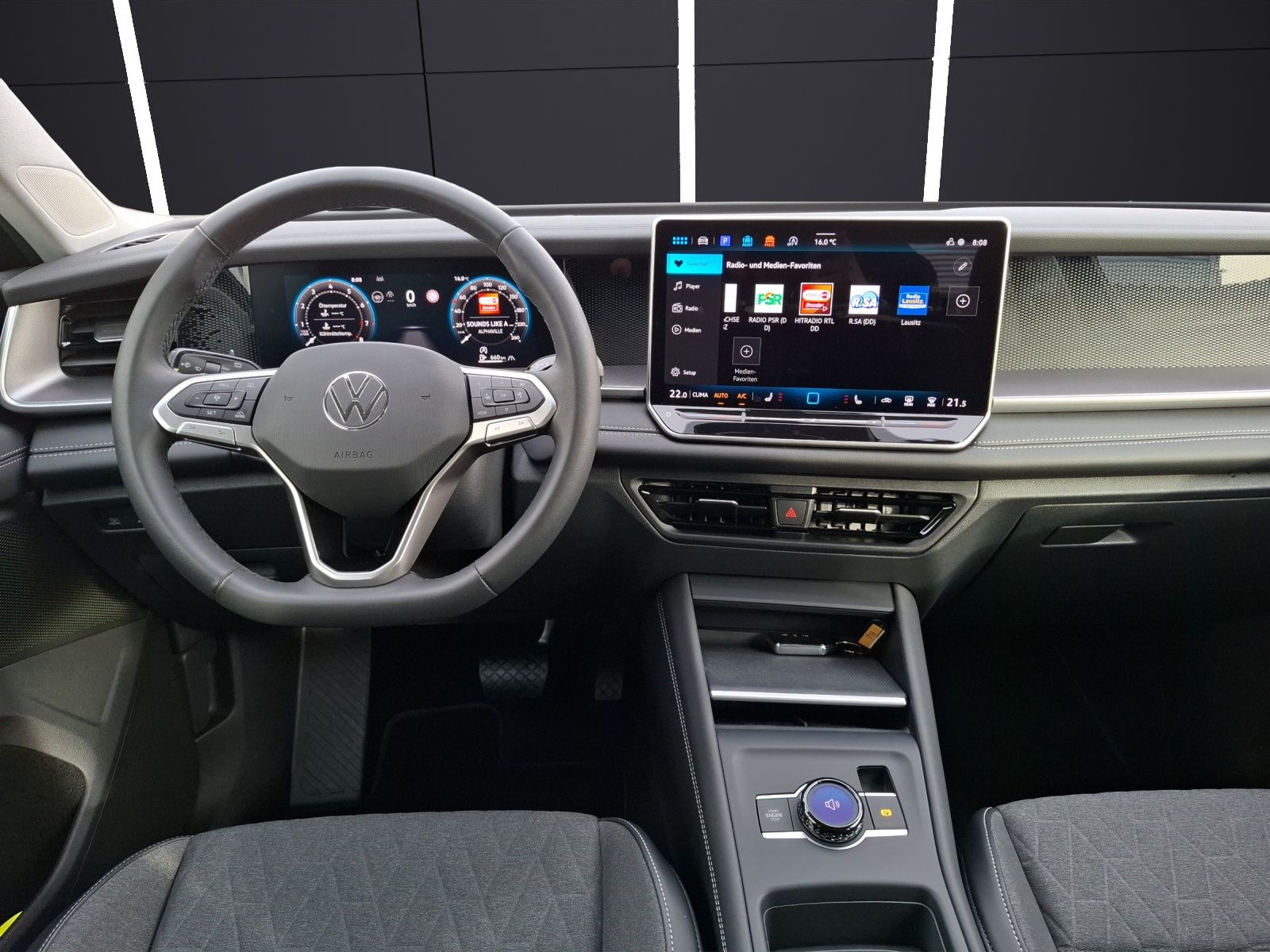 Fahrzeugabbildung Volkswagen Tayron eTSI Life DSG 7-Si Matrix AHK Navi AID AC