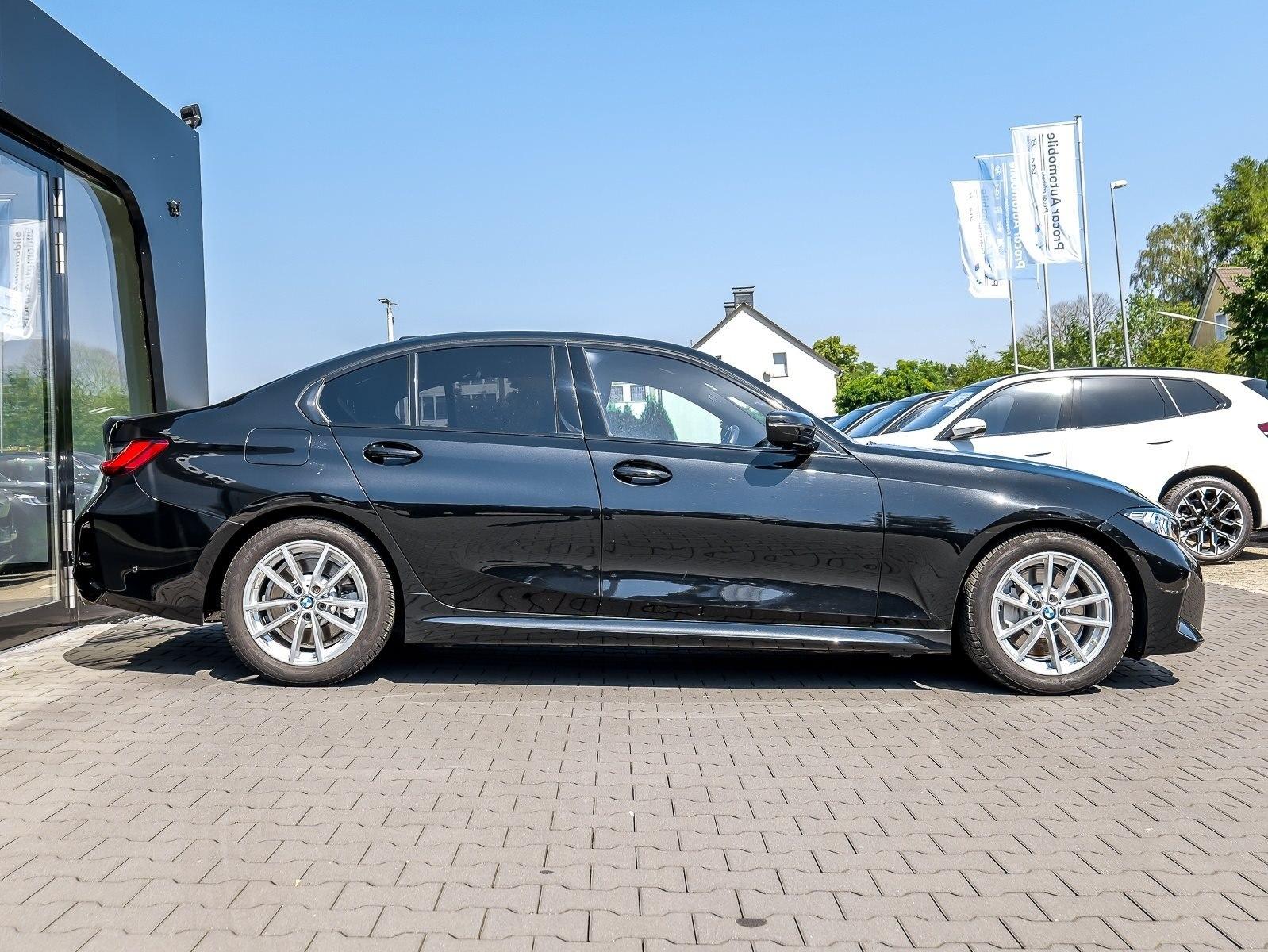 BMW 330i M Sport HUD ACC AHK RFK NAVI LED PDC V+H