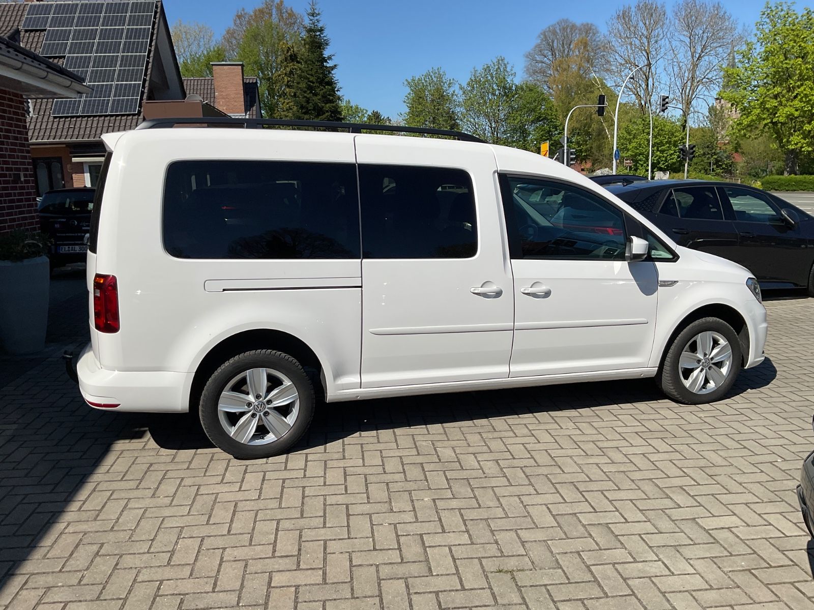 Fahrzeugabbildung Volkswagen Caddy Maxi 2,0TDI DSG Comfort 7 Sitze,AHK,ACC,