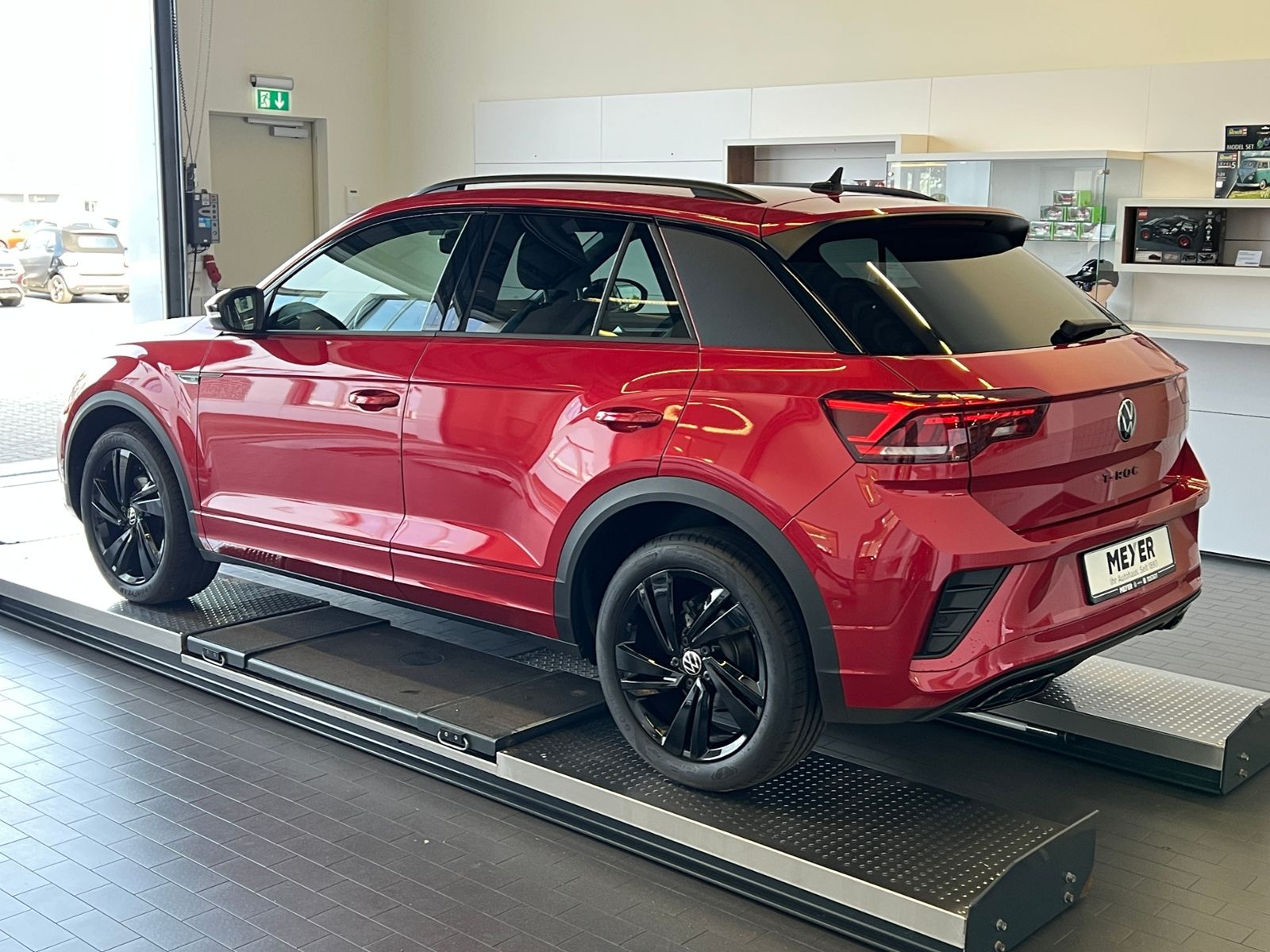 Fahrzeugabbildung Volkswagen T-Roc R-Line 1.5 TSI DSG *Black Style, AHK, LED,
