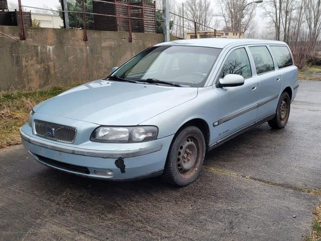 Volvo V70 2.4