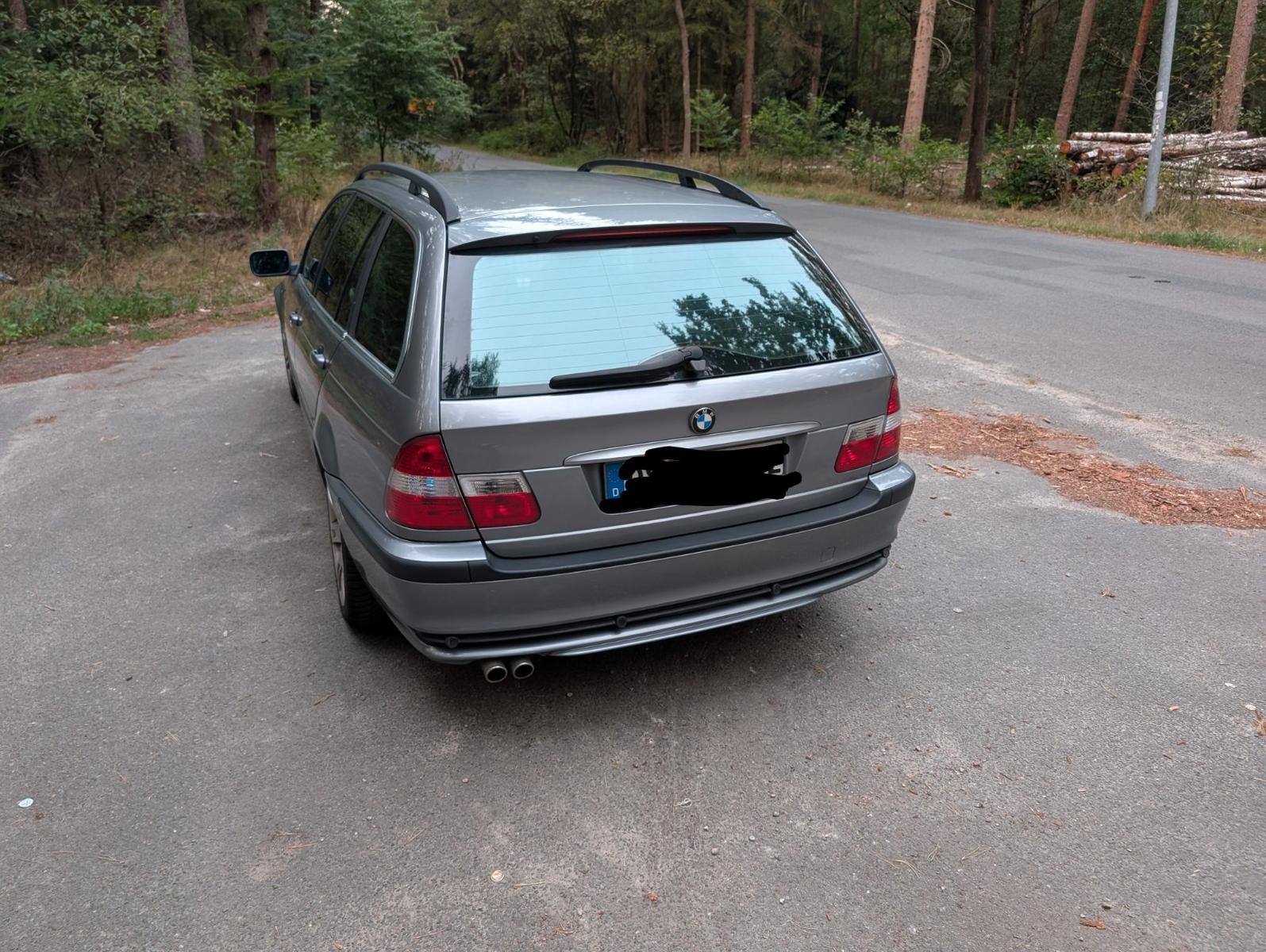 BMW 325 2004 — салон