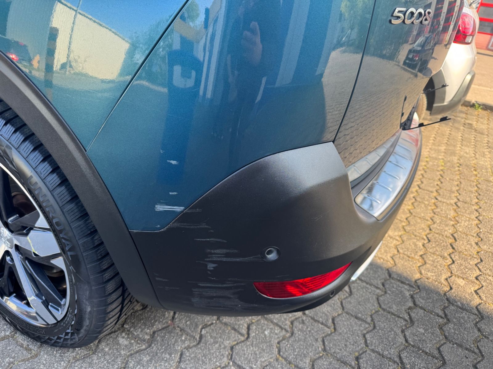 Fahrzeugabbildung Peugeot 5008 Allure GT Line Leder+7 Sitzer+LED+Panorama+