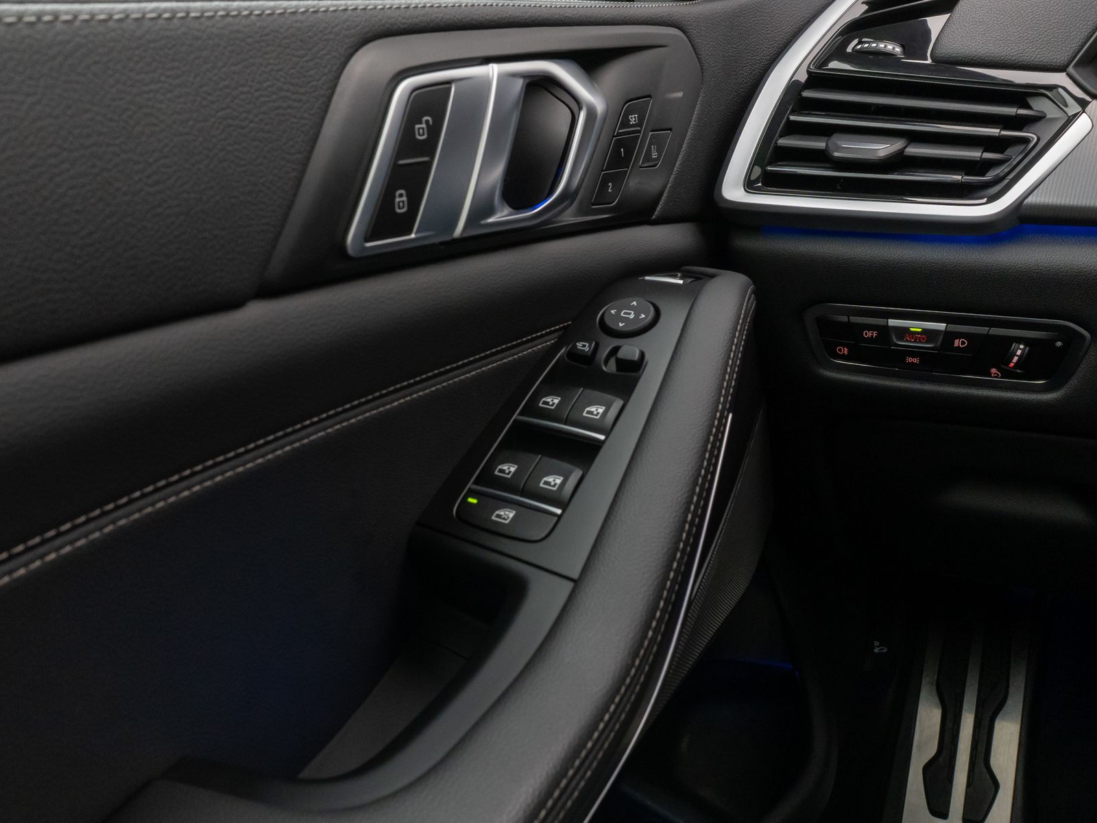 Fahrzeugabbildung BMW X5 M50i Panorama 360° Laser HUD H/K Individual