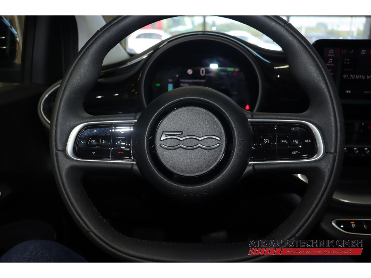 Fahrzeugabbildung Fiat 500e 42kWh Komfort- und Stylepaket SOH 95,0%