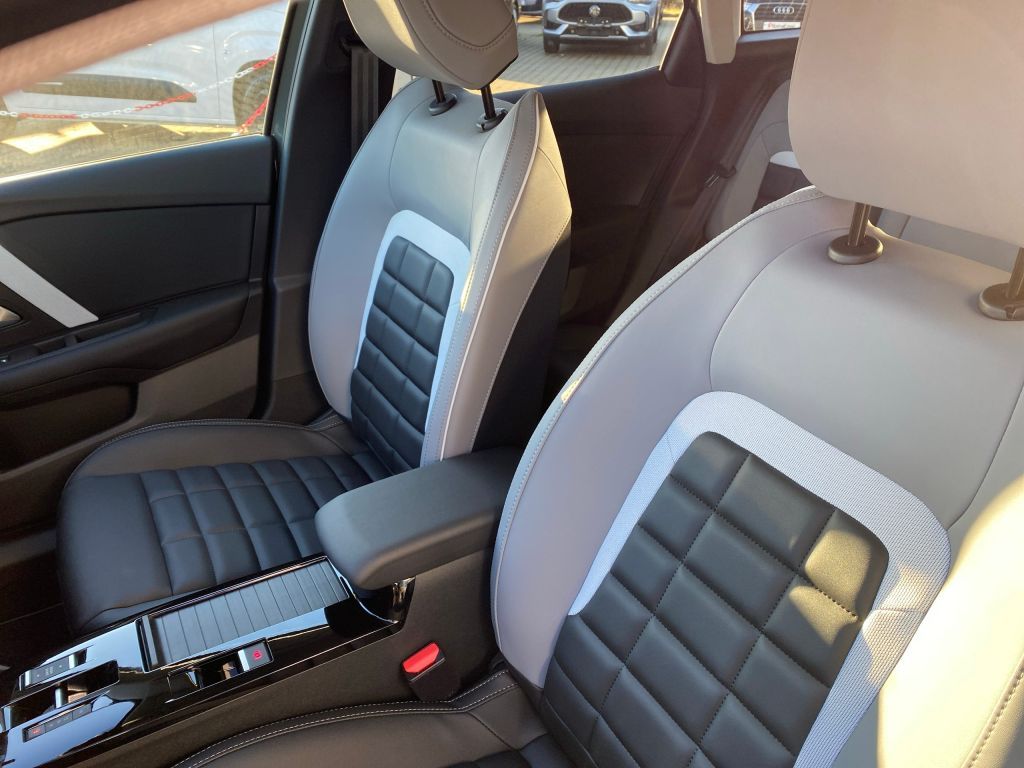 Fahrzeugabbildung Citroën C4 Hybrid 145 Automatik MAX *Winter+Techno-Pak*