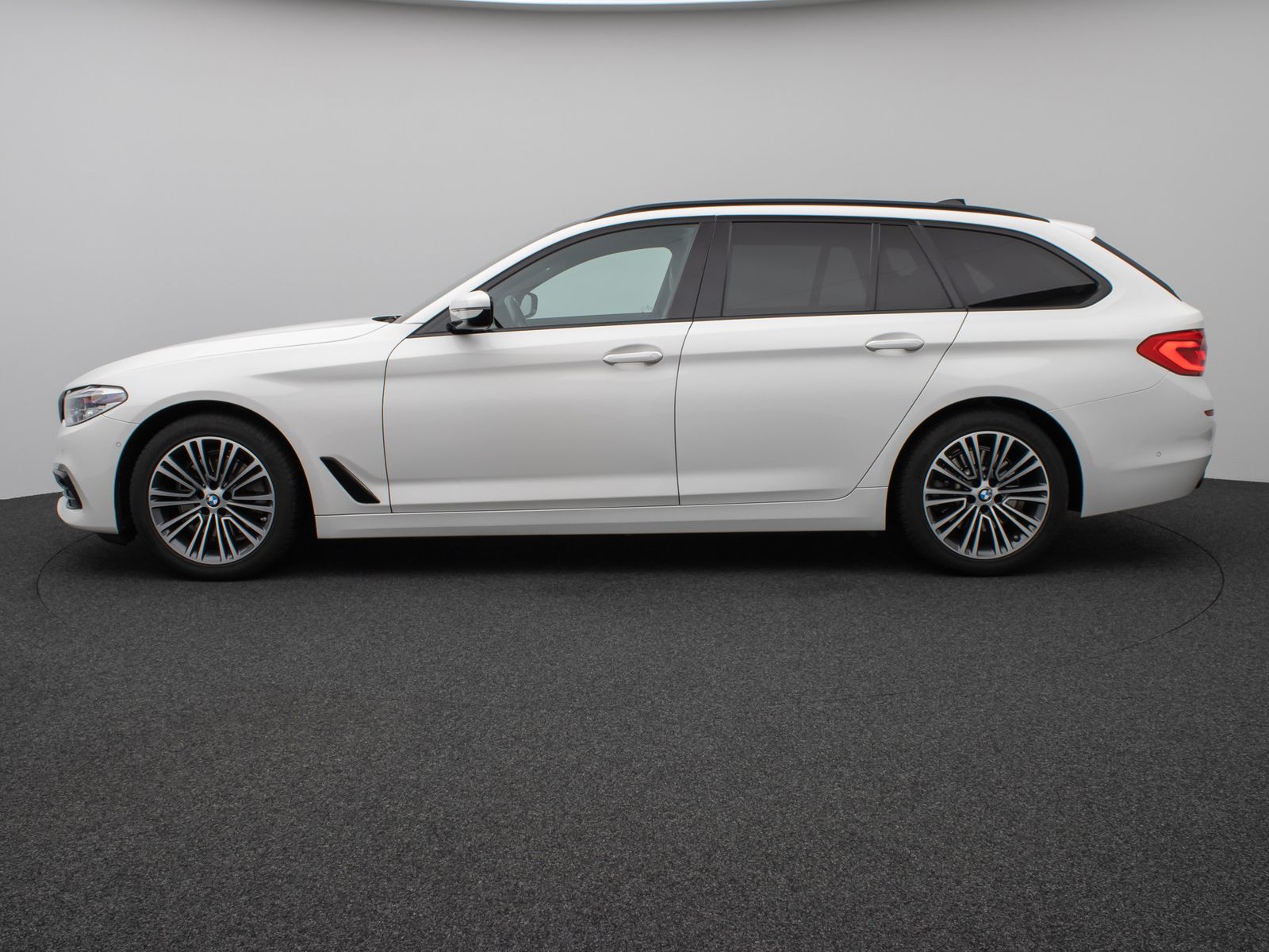 Fahrzeugabbildung BMW 520d Sport Line Kamera Panorama AHK HiFi Alarm