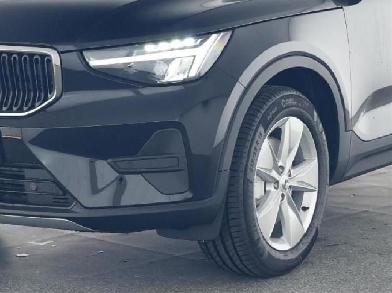 Fahrzeugabbildung Volvo XC40 B3 Benzin Core 2WD