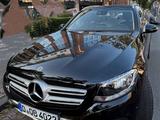 Mercedes-Benz GLC 350 e 4MATIC  Hybrid /Benzin  - Mercedes-Benz mit Hybrid-Antrieb: Schwarz, Sitzheizung