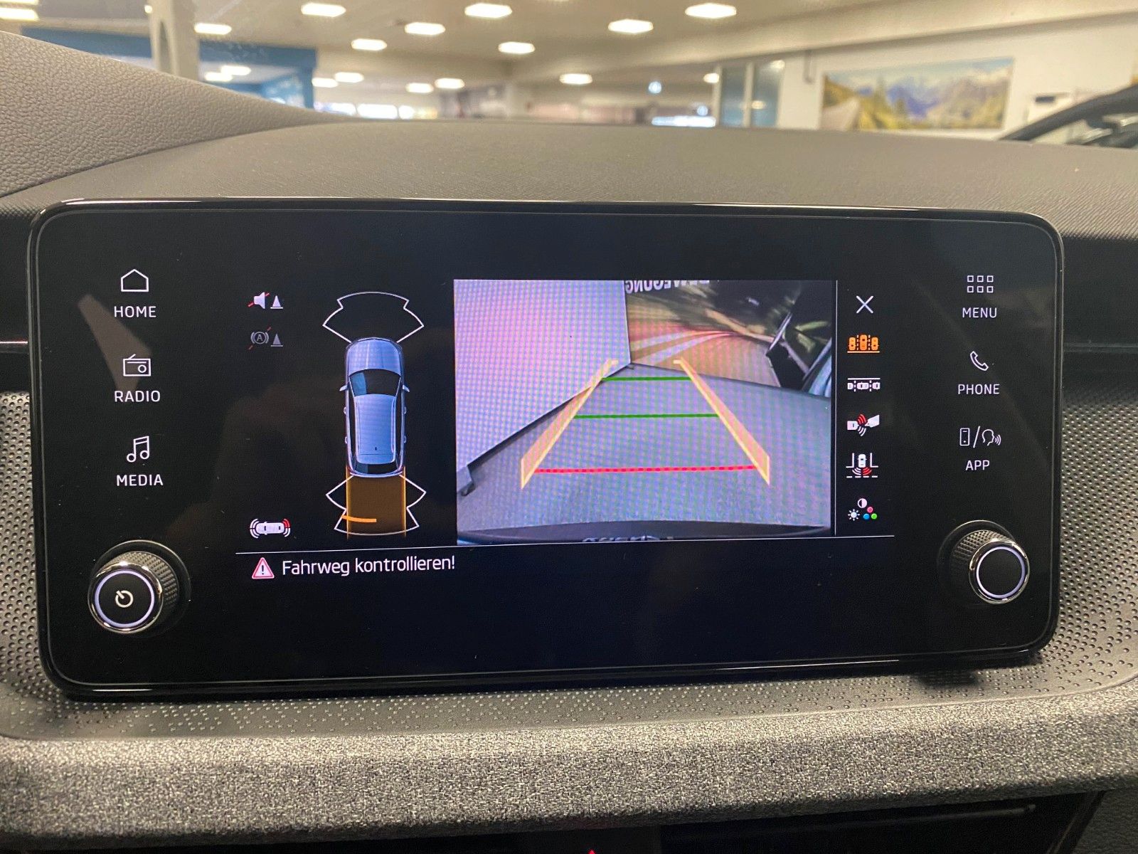 Fahrzeugabbildung SKODA Kamiq 1.5 TSI DSG Selection+SITZHEIZUNG+KAMERA++