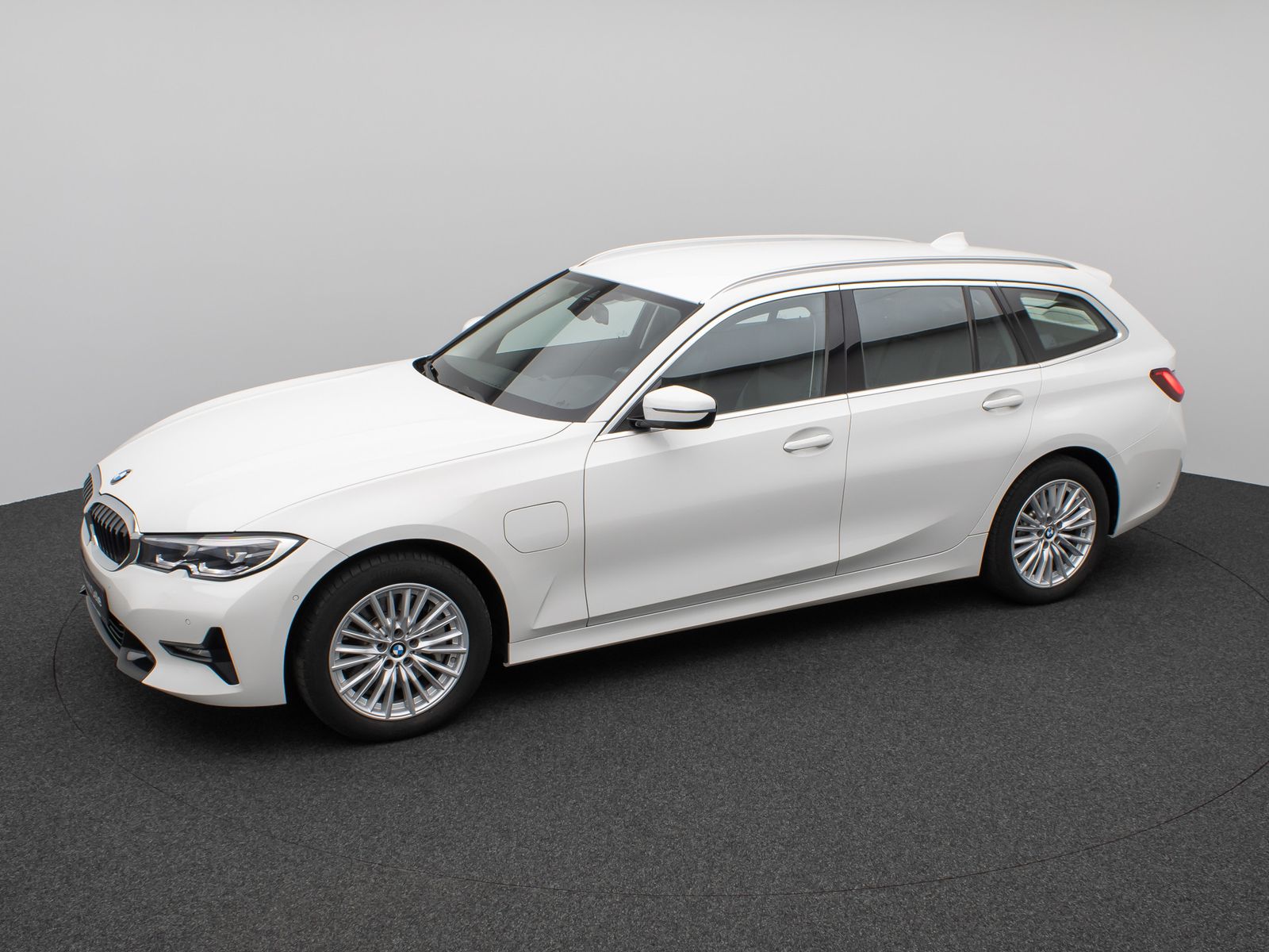 Fahrzeugabbildung BMW 330e xD Sport Line Kamera DAB Stop&Go Alarm LED