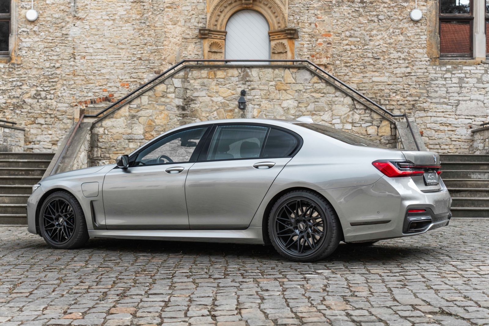 Fahrzeugabbildung BMW 745 e M Sportpaket Laserlicht Head Up Harman