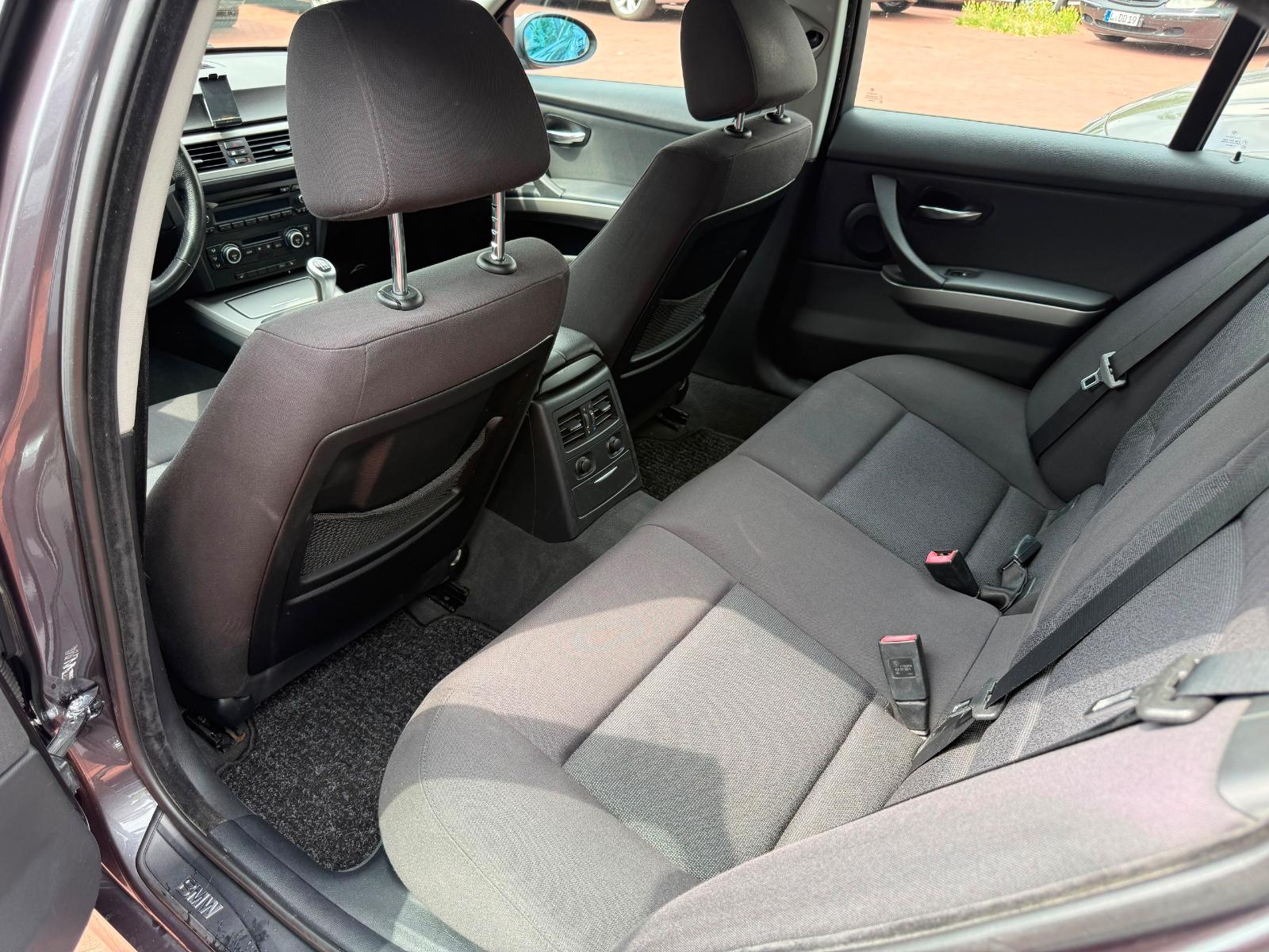 BMW 320i TOURING 170CH
