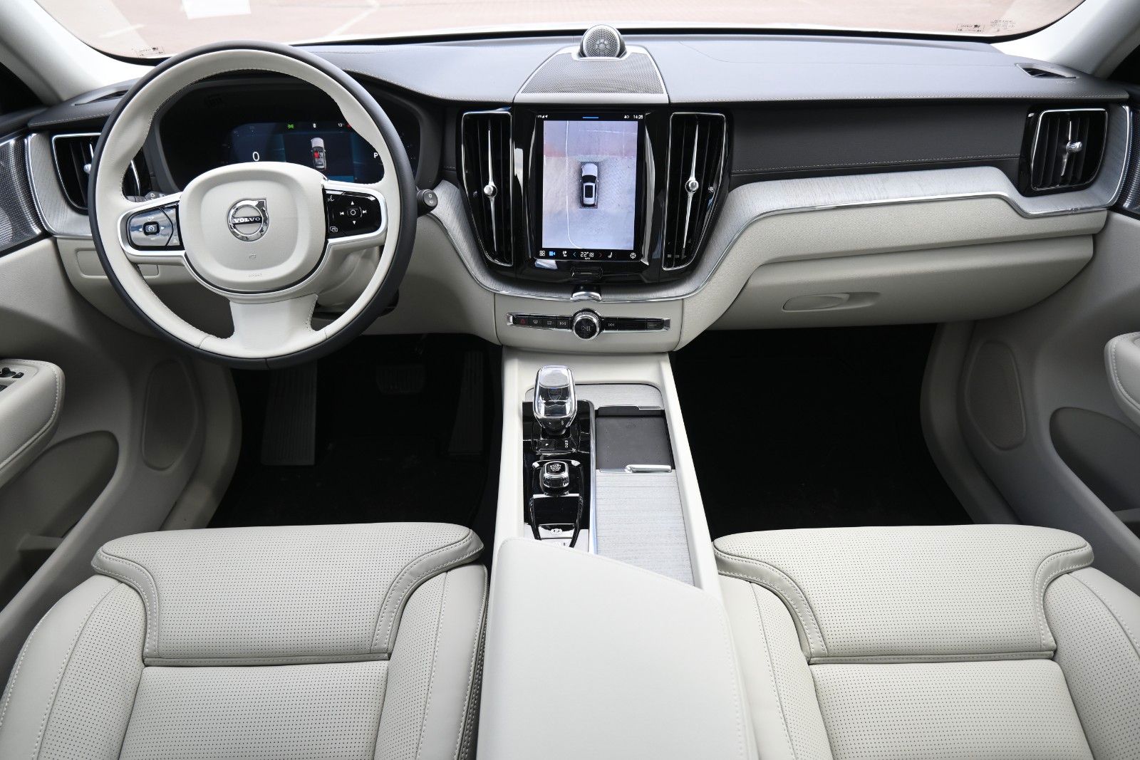 Fahrzeugabbildung Volvo XC60 B5 AWD Ultra Dark*LUFT*360°*ACC*B&W*AHK