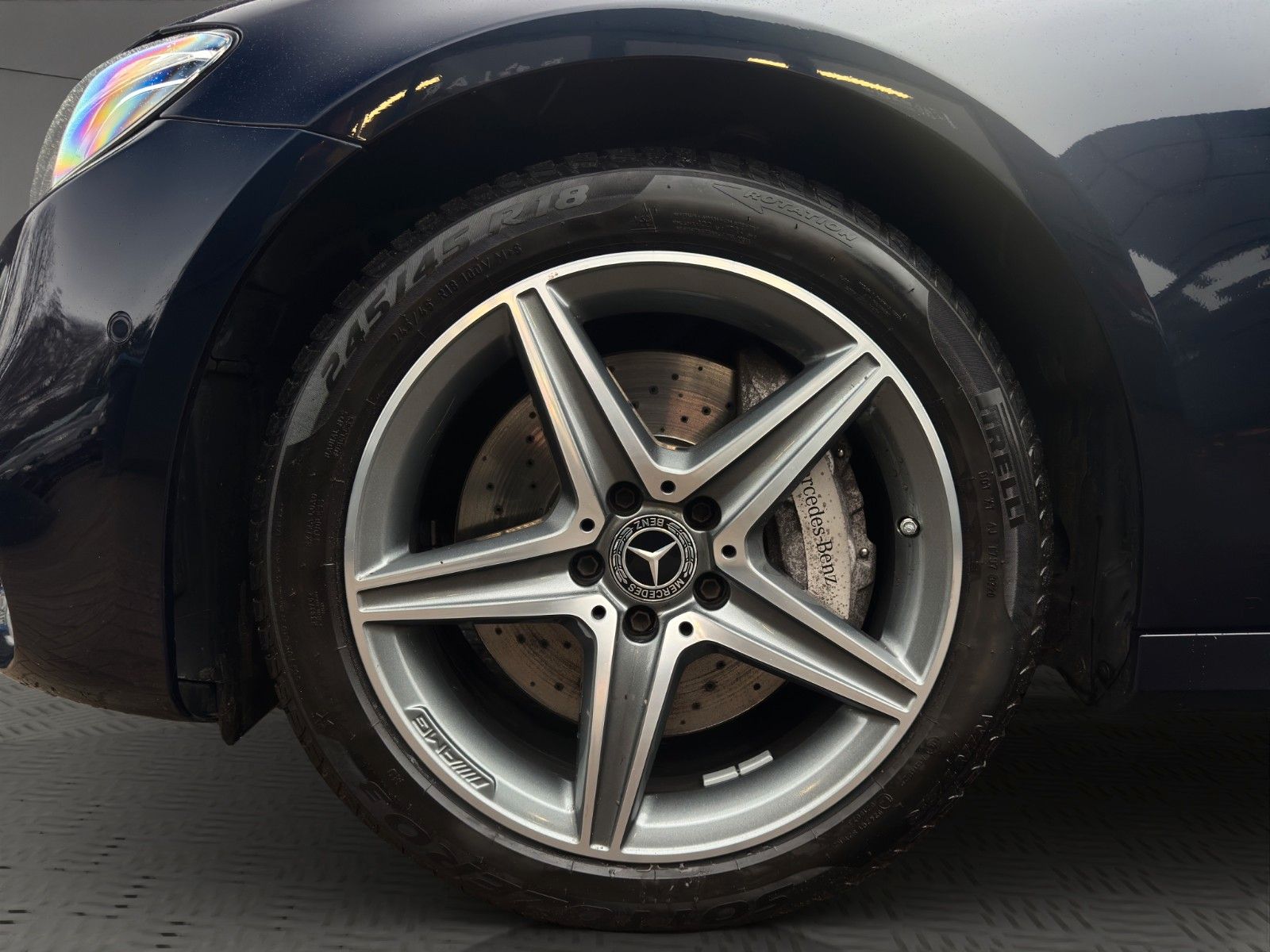 Fahrzeugabbildung Mercedes-Benz E 300de  AMG-Line/MBeam/Burmester/S-Dach