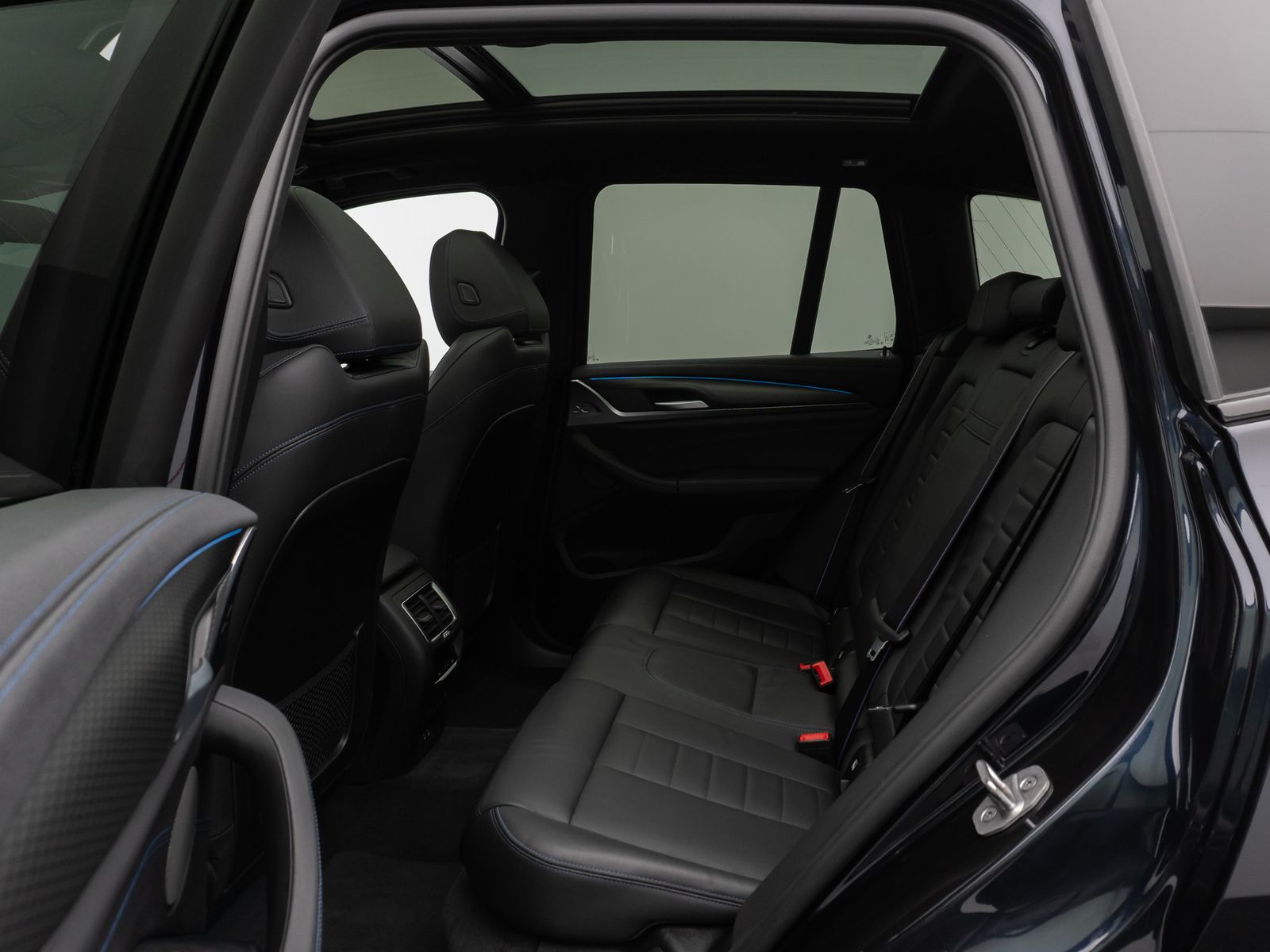 Fahrzeugabbildung BMW iX3 Impressive M Sport Panoram Laser 360°HUD H/K