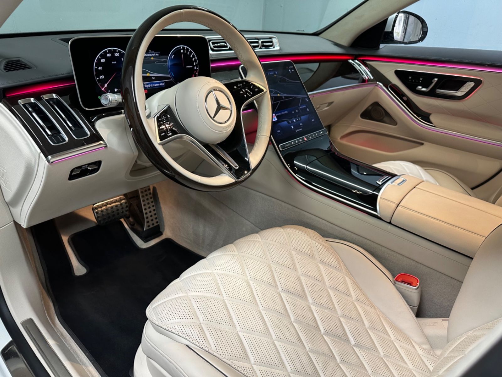 Fahrzeugabbildung Mercedes-Benz S 580 e 4MATIC *AMG-LINE*PANORAMA*KASCHMIR*VOLL*