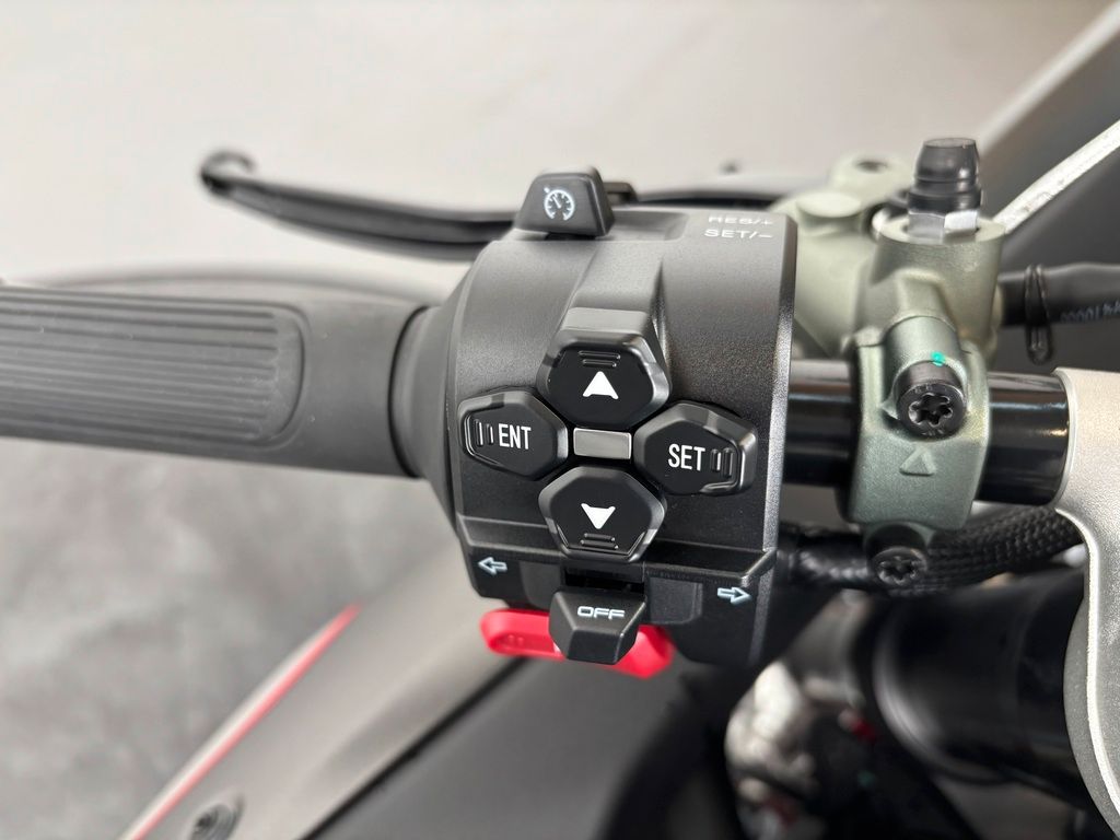 Fahrzeugabbildung QJ Motor SRK 921 RR *NEUWERTIG *1.HAND