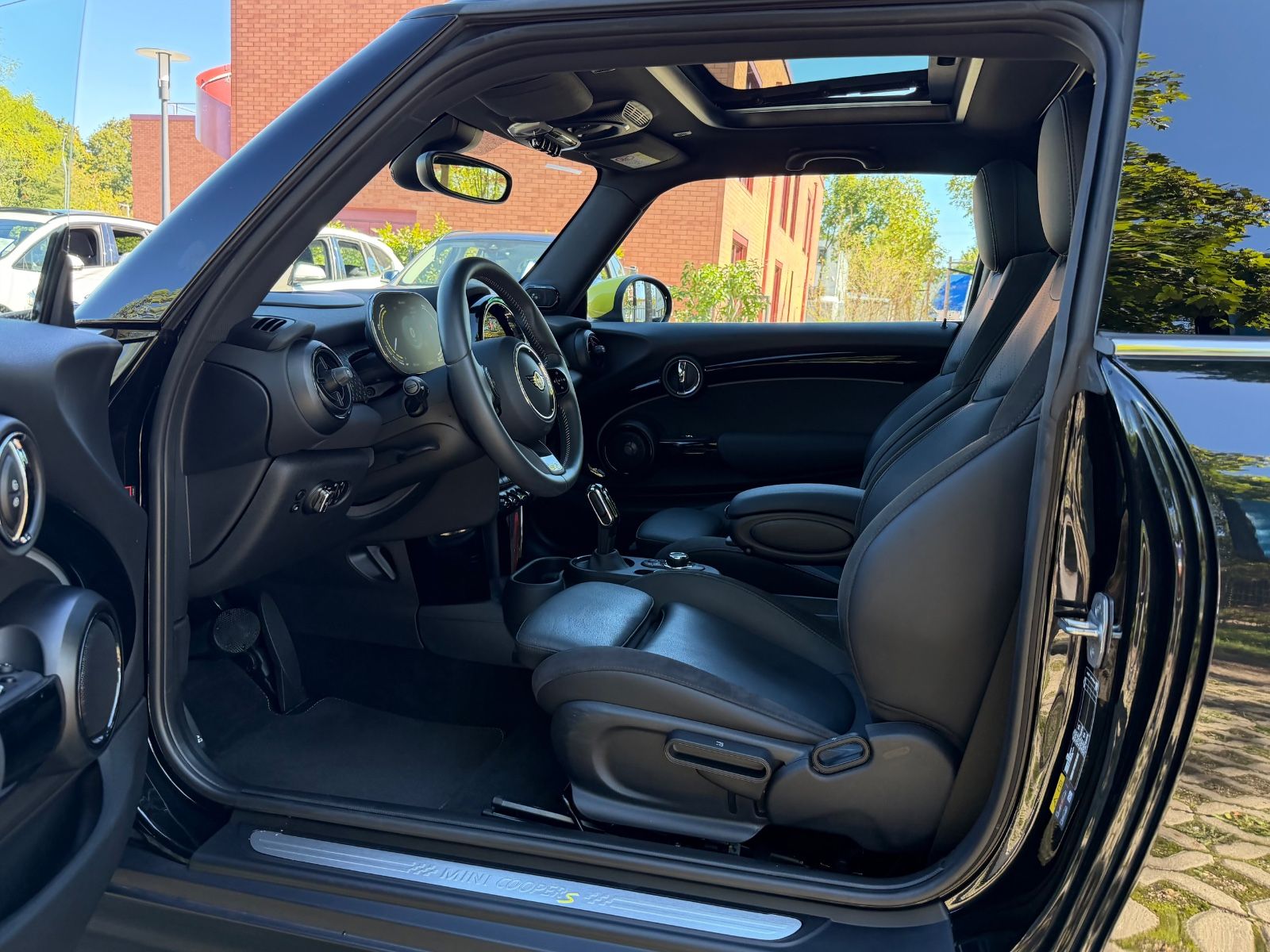 MINI Cooper SE Navi Leder Panor. Head-Up Kamera H/K imagem 3
