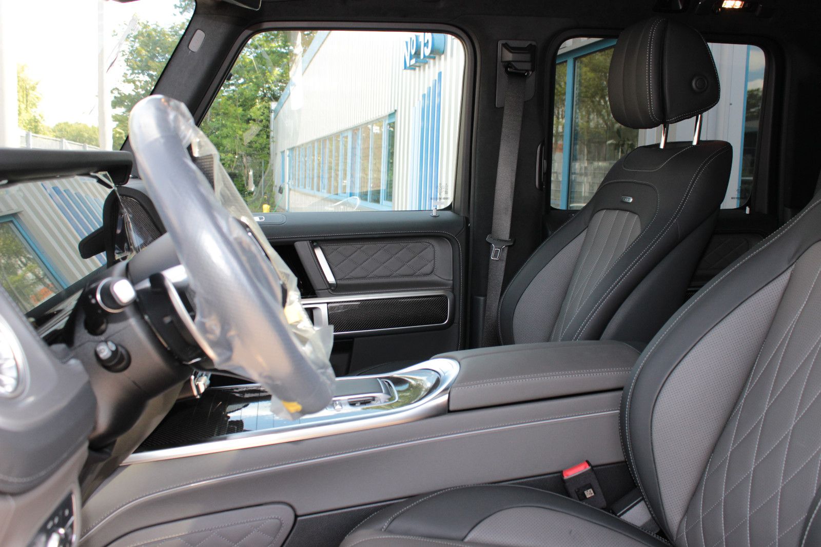 Fahrzeugabbildung Mercedes-Benz G 63 AMG *MY26* *A22* *SUPERIOR* *CARBON*