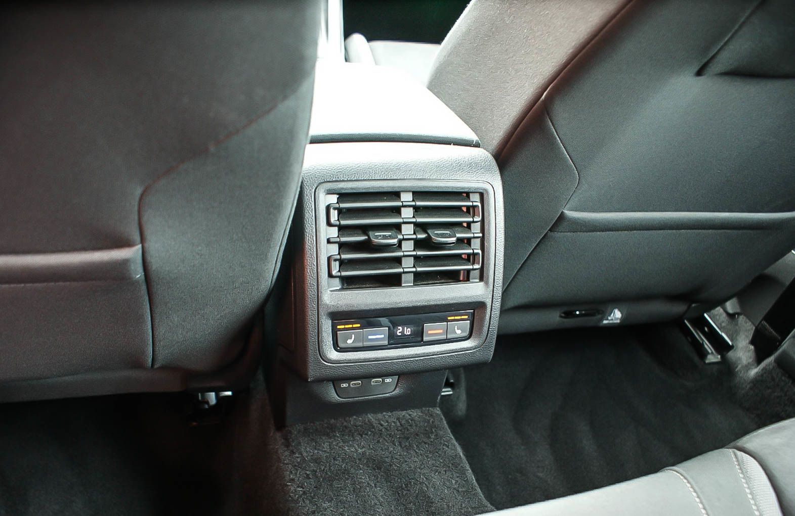 Fahrzeugabbildung Volkswagen Golf VIII 1.5 TSI ''1st EDITION'' PANORAMA VIRTU