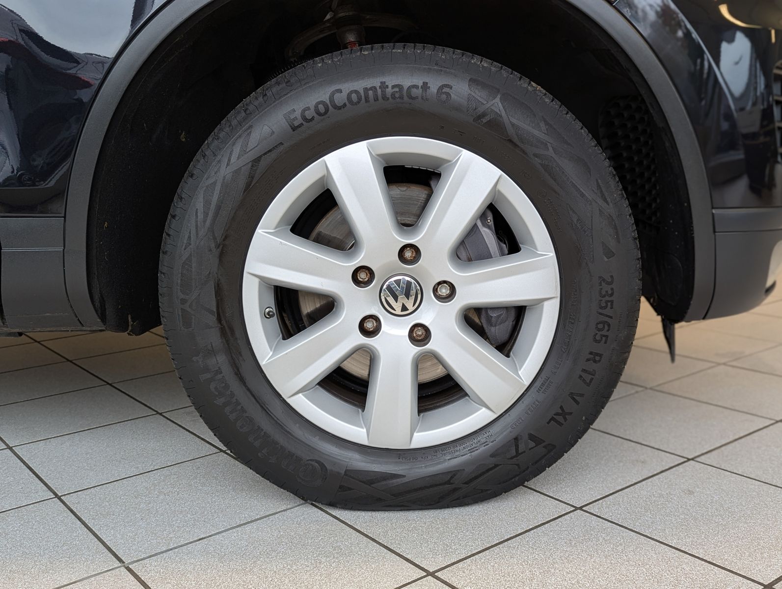 VW Touareg V6 TDI Terrain 4M StHz. Luft Pano AHK - Image 11