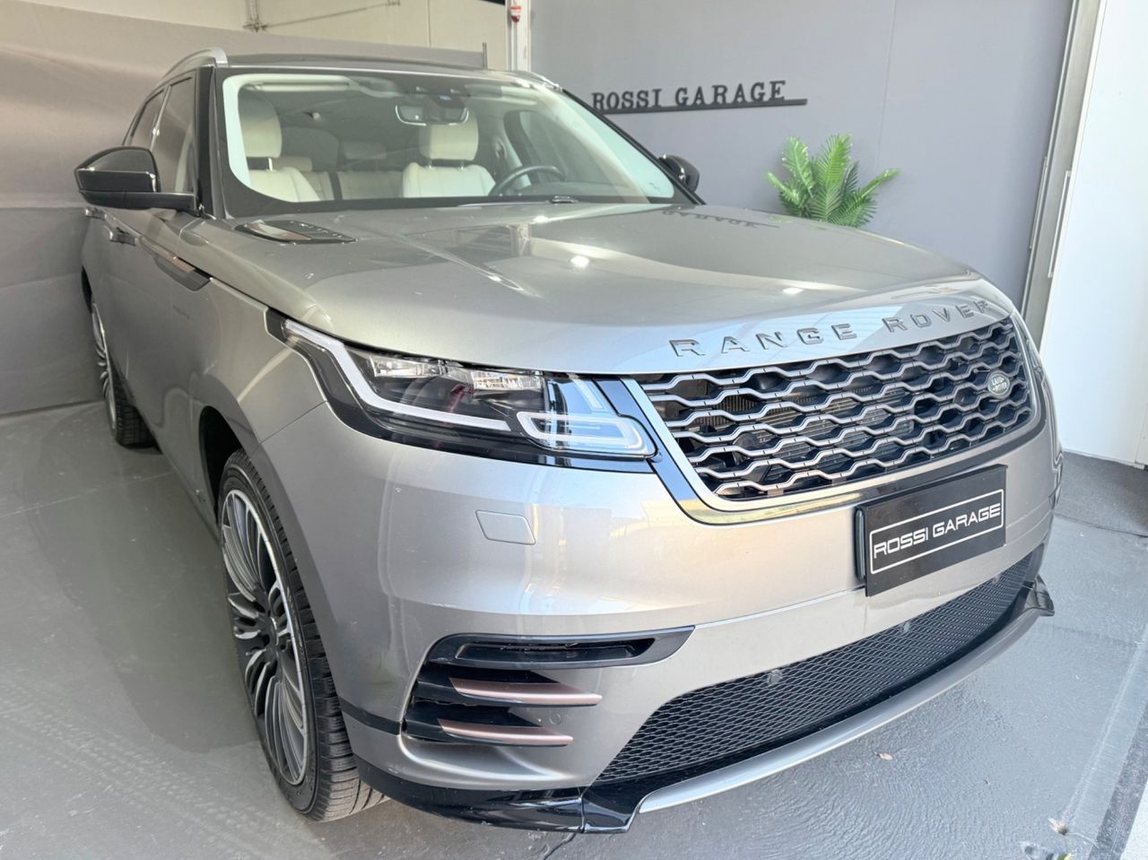 Land Rover Range Velar 2.0 TD4 180 CV R-Dynamic