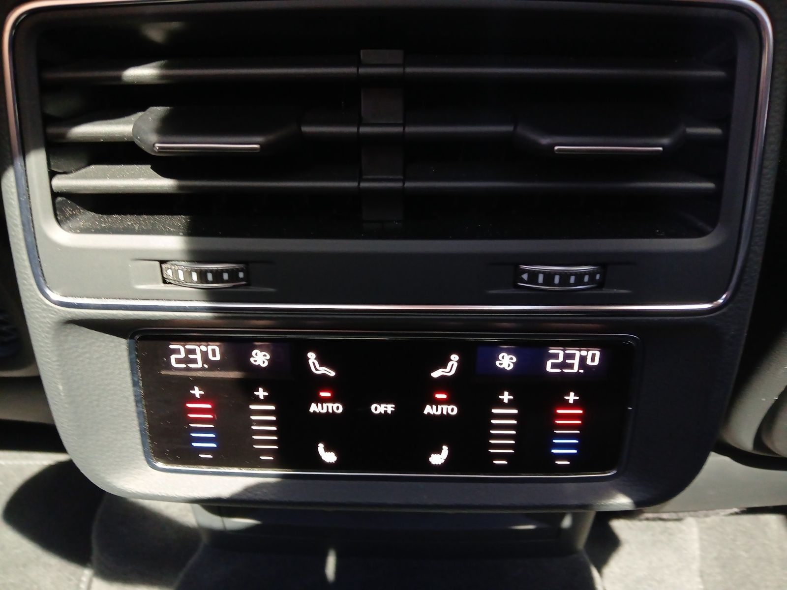 Fahrzeugabbildung Audi SQ7 V8 TDI quattro MATRIX LUFT PANO STH HUD ACC