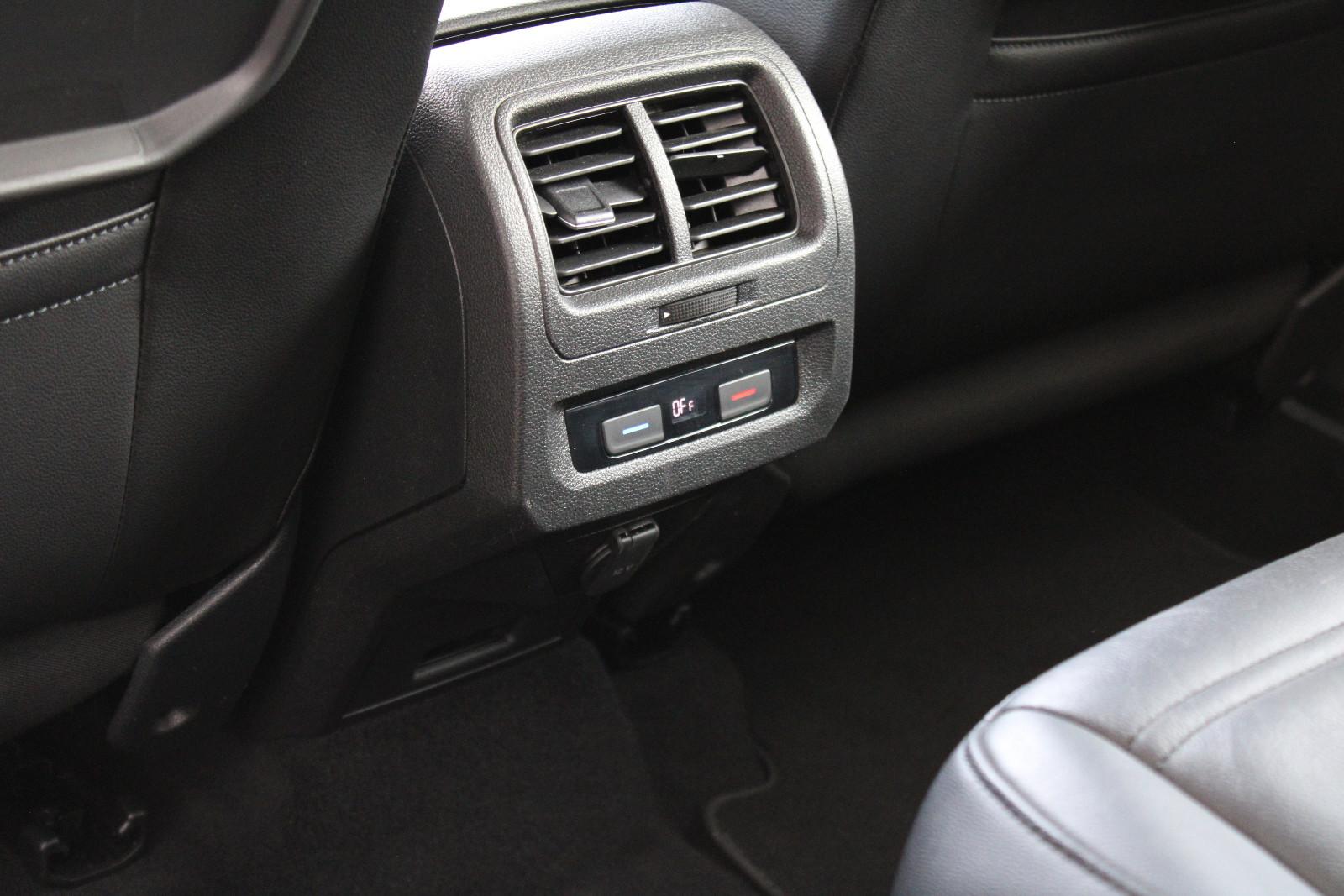 Volkswagen Touran *7 Sitzer* *Tüv&Inspektion Neu*Navi*Leder