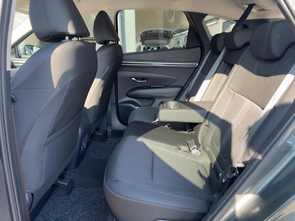 Fahrzeugabbildung Hyundai Tucson AHK  Automatik Hybrid, Allwetterreifen