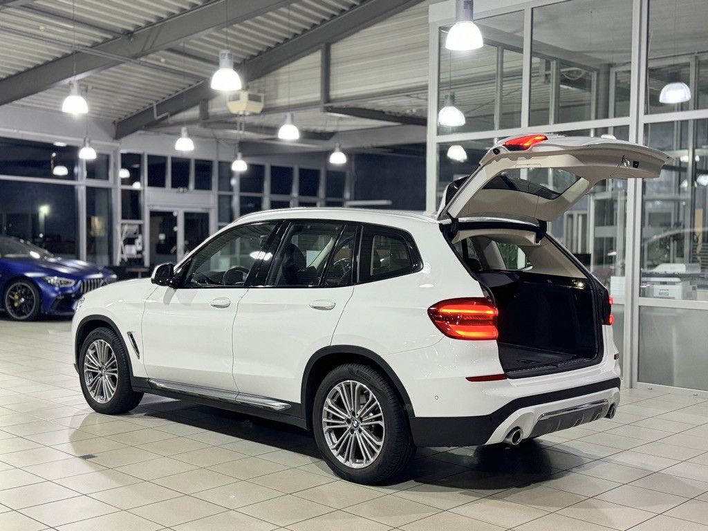 Fahrzeugabbildung BMW X3 xD20d LuxuryLine Kamera HiFi DAB Sport 19Zoll