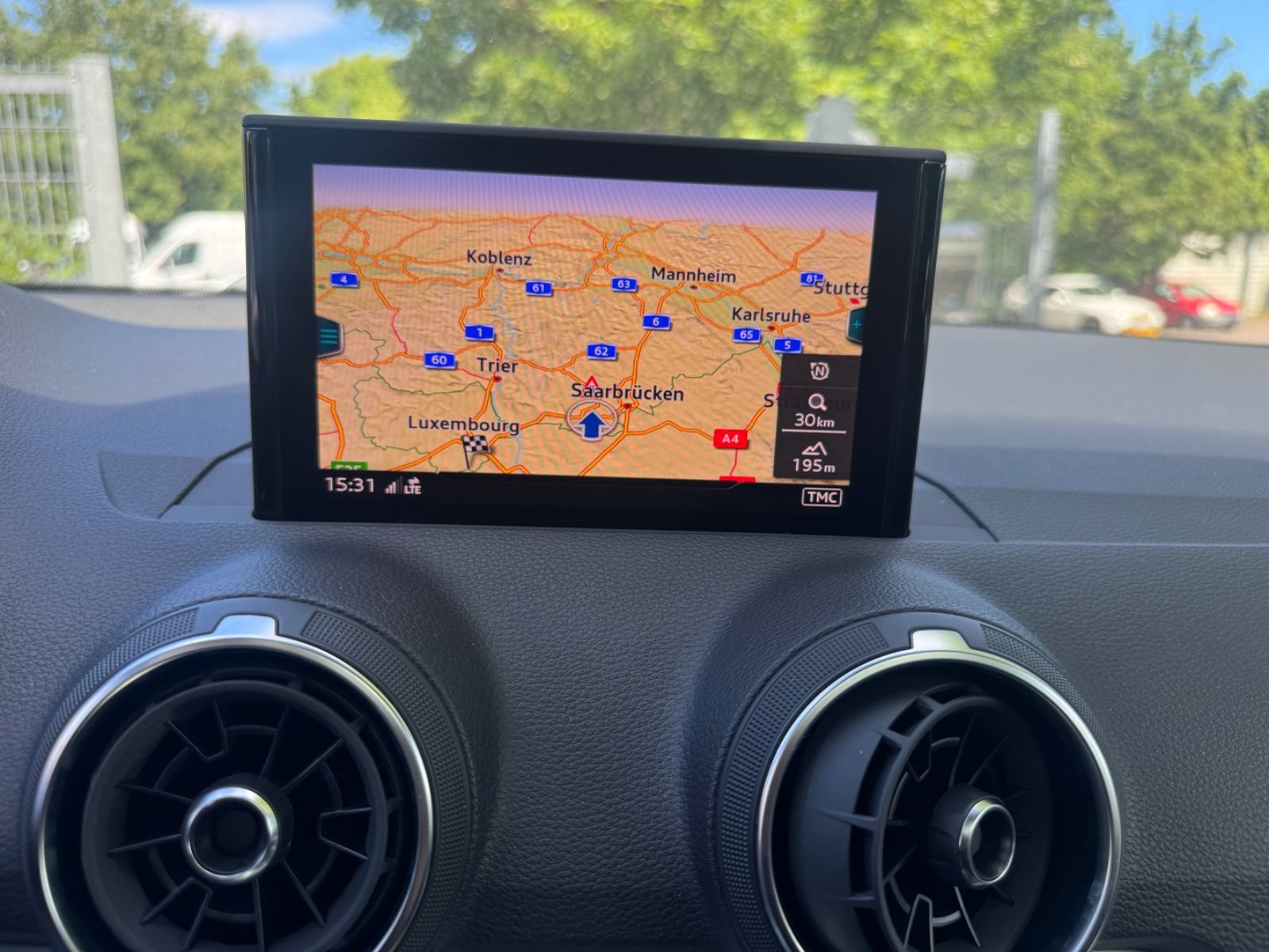 Fahrzeugabbildung Audi Q2 40 TFSI quattro S Line Leder+Navi+Panorama+LE