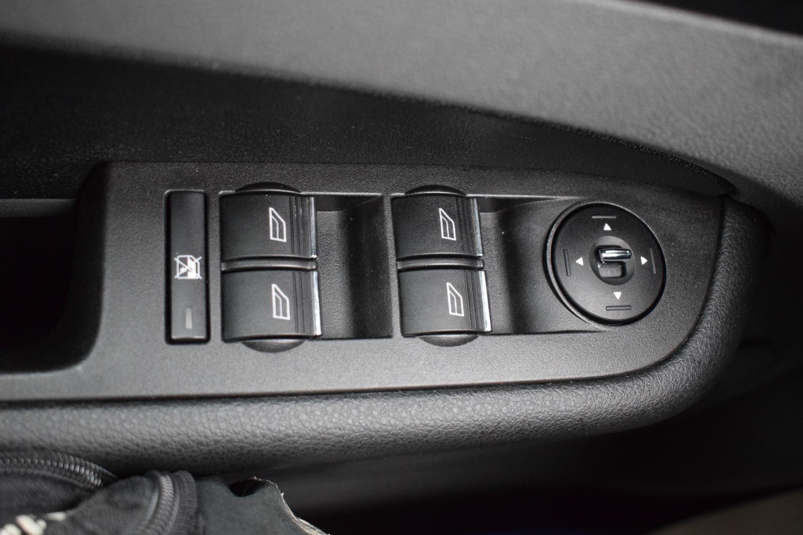 Ford Focus 2009 — photo 23