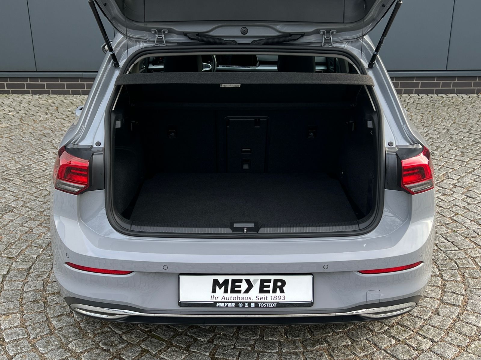 Fahrzeugabbildung Volkswagen Golf VIII "ACTIVE" 2.0 TDI *Navi, Climatronic, S