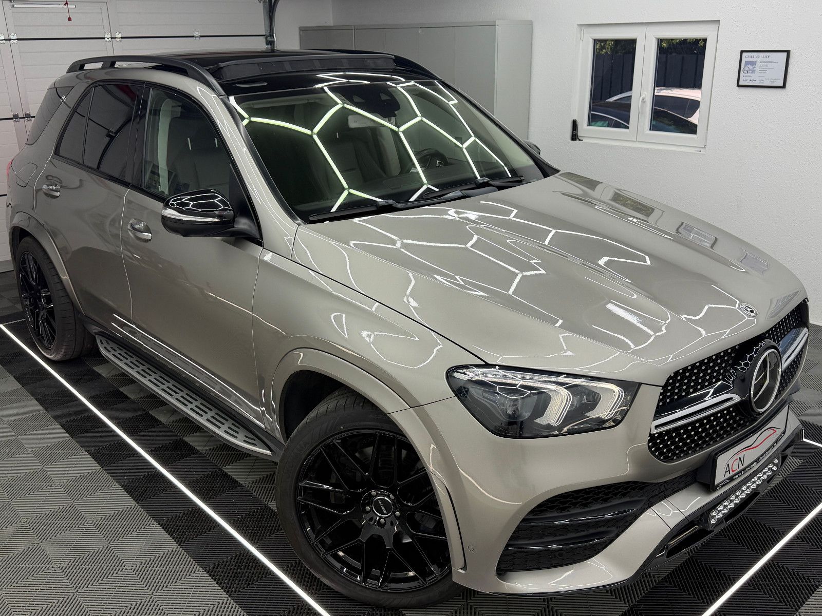 Fahrzeugabbildung Mercedes-Benz GLE 400 d 4Matic AMG-LINE/DISTRONIC+/AHK/7-SITZE