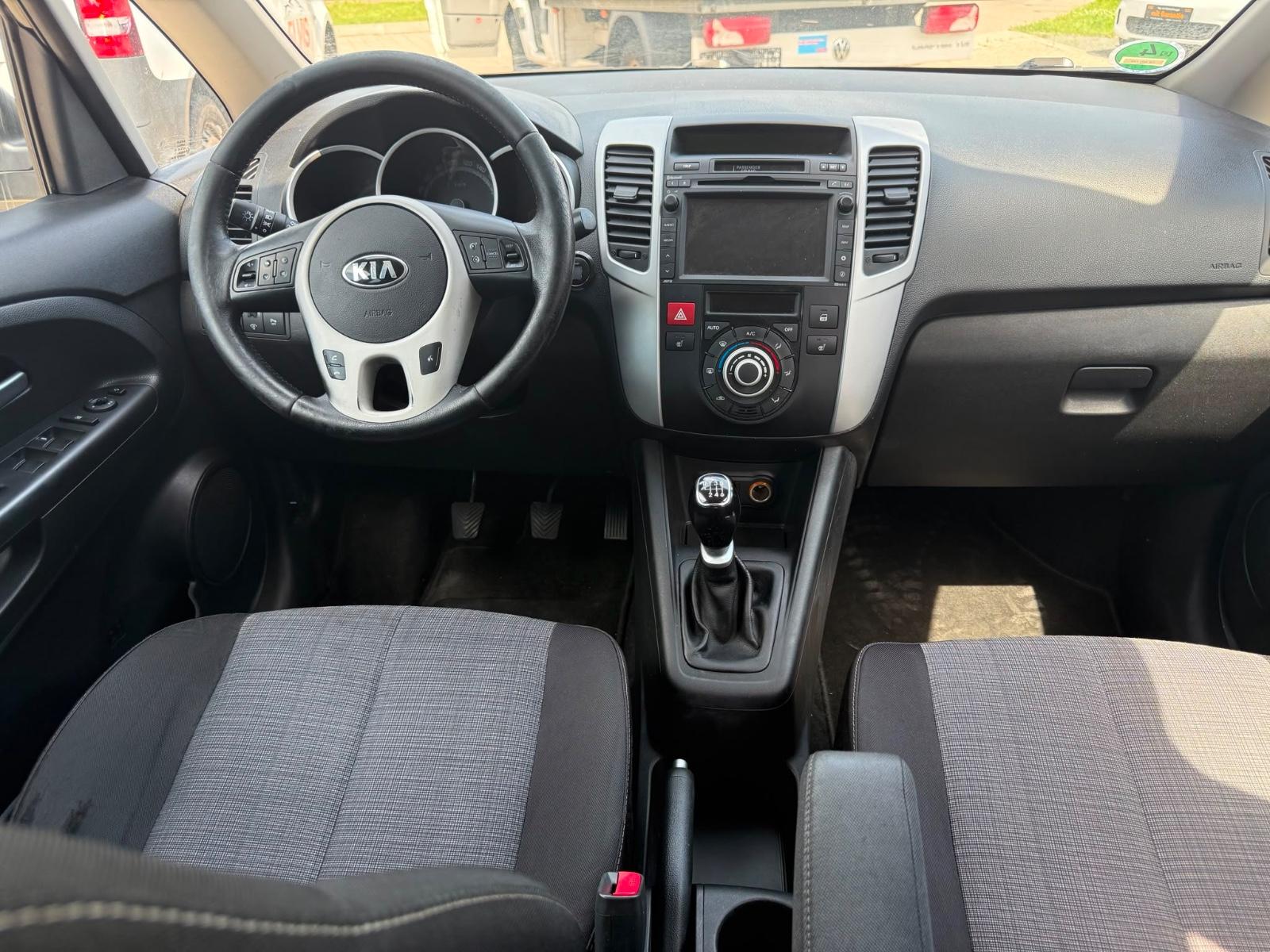 Kia Venga 2013 — photo 9
