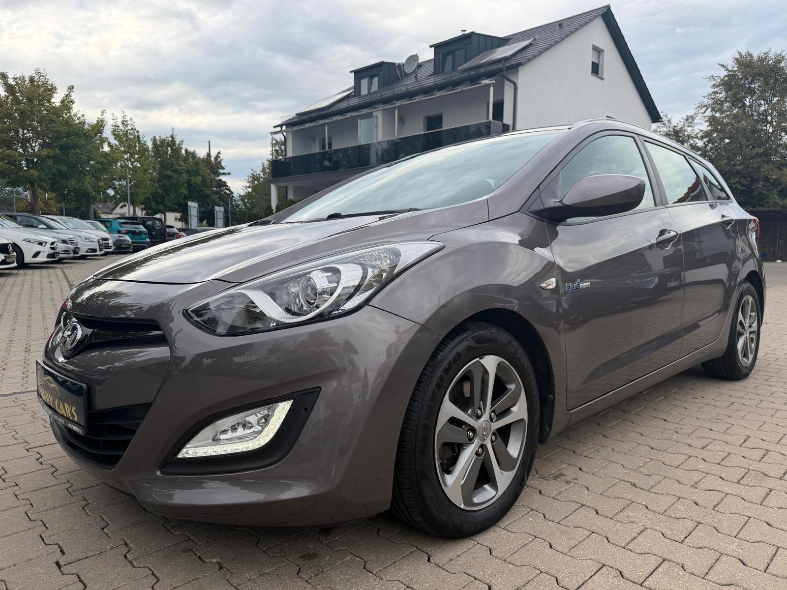 Hyundai i30 blue drive