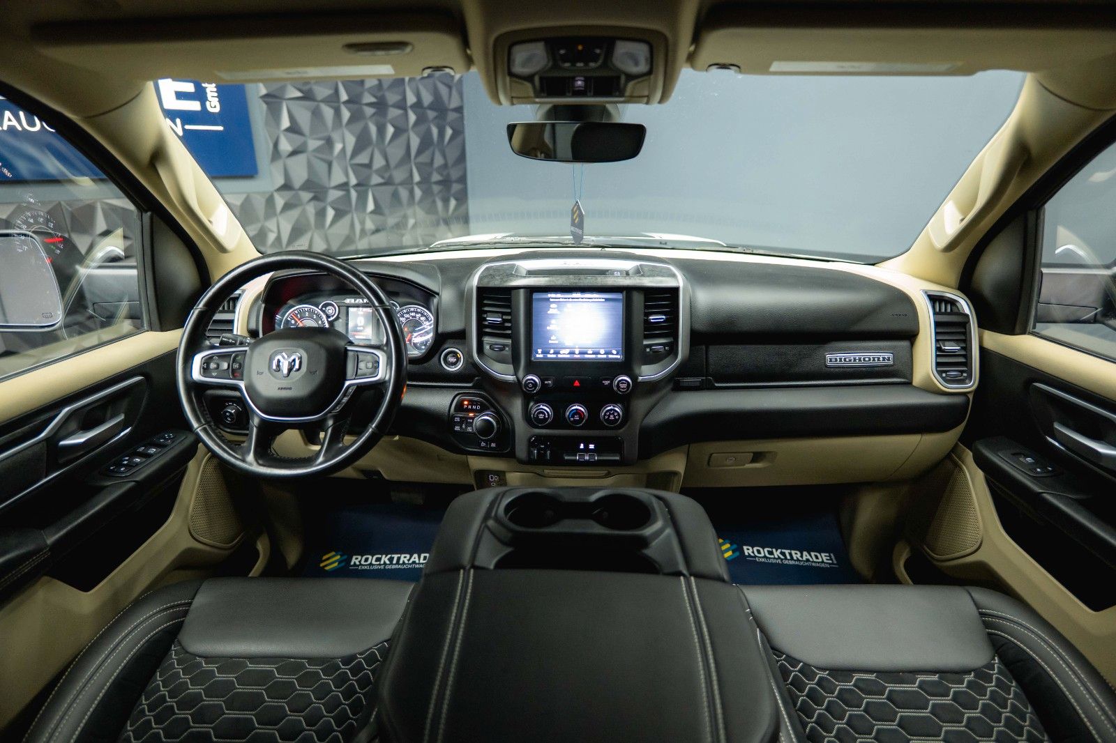 Fahrzeugabbildung Dodge RAM 5.7 V8 HEMI 4x4 OFFROAD LONGBED AXLE LOCK