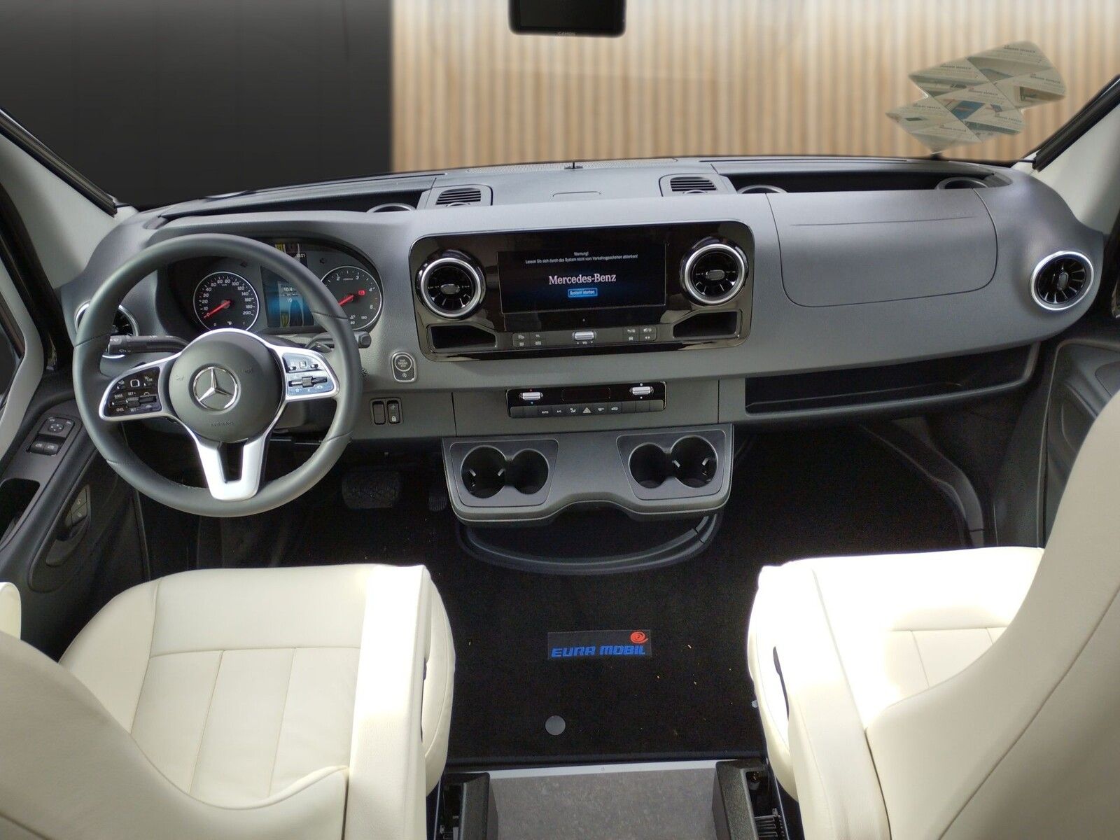 Fahrzeugabbildung Eura Mobil Contura CT 766 EF Luminary Paket, Markise