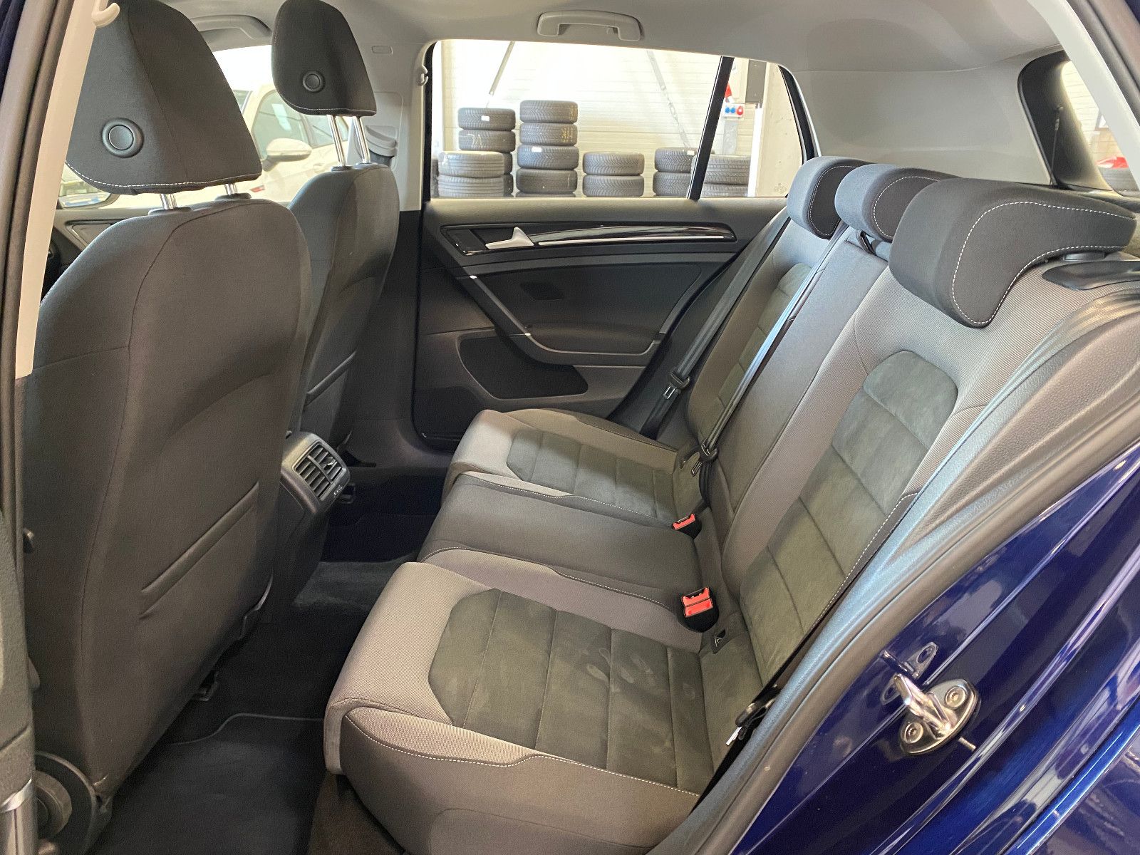 Fahrzeugabbildung Volkswagen Golf VII Lim. Highline DSG ACC Navi Pano Kam LED