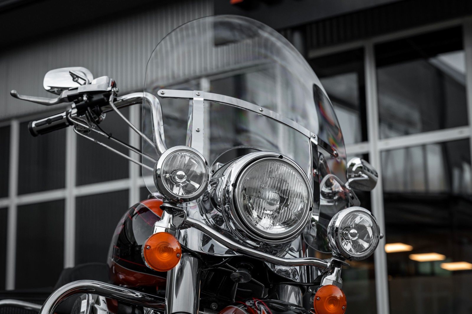 Fahrzeugabbildung Harley-Davidson FLHRC Road King Classic - BLACK BEAR - SELTEN