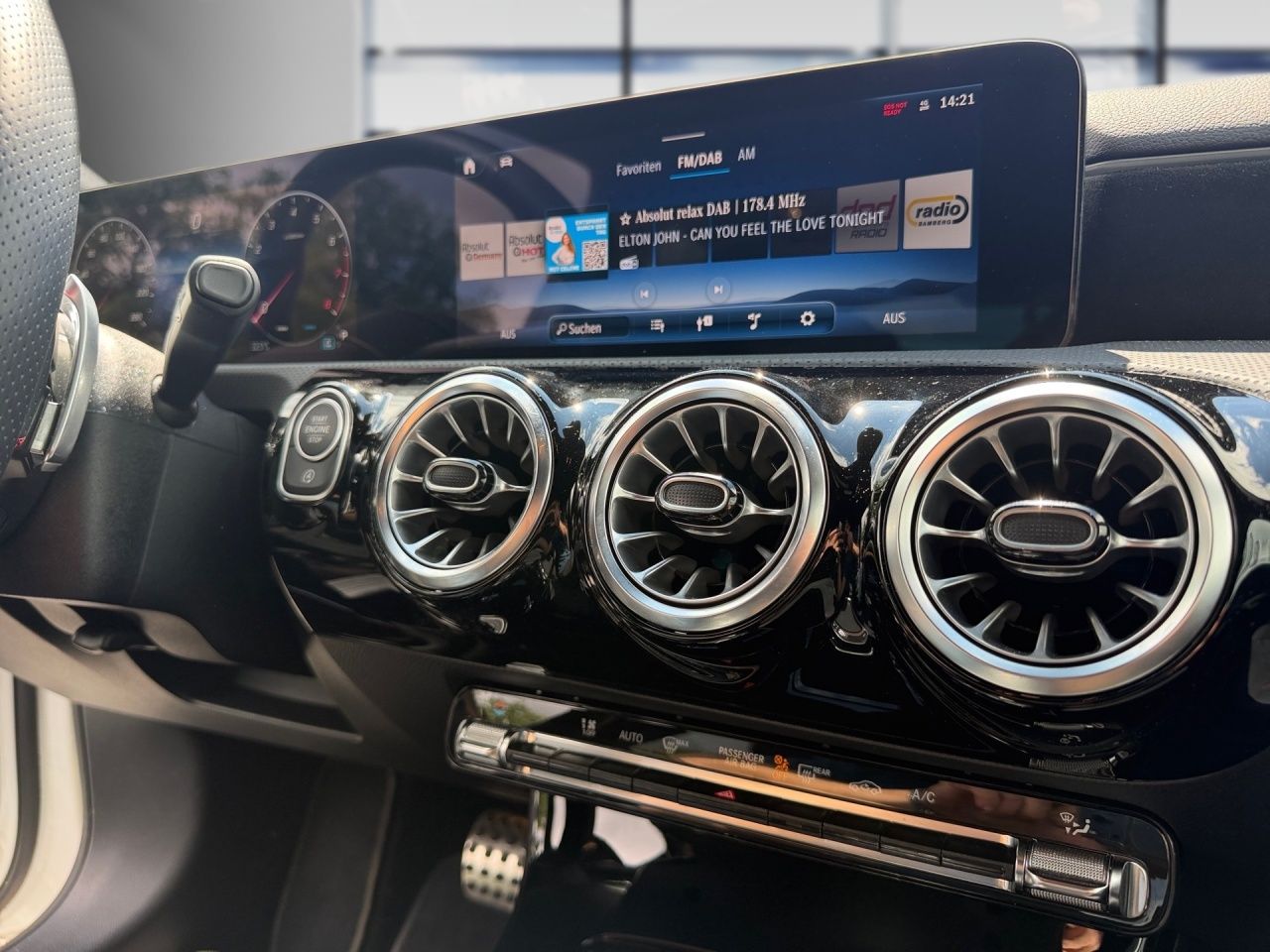 Fahrzeugabbildung Mercedes-Benz A 180 Limousine AMG+NIGHT+KEYLESS+LENKRADHEIZ+
