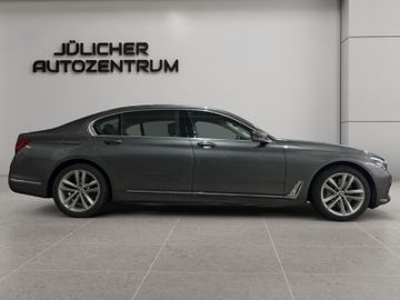 BMW 750 - 2