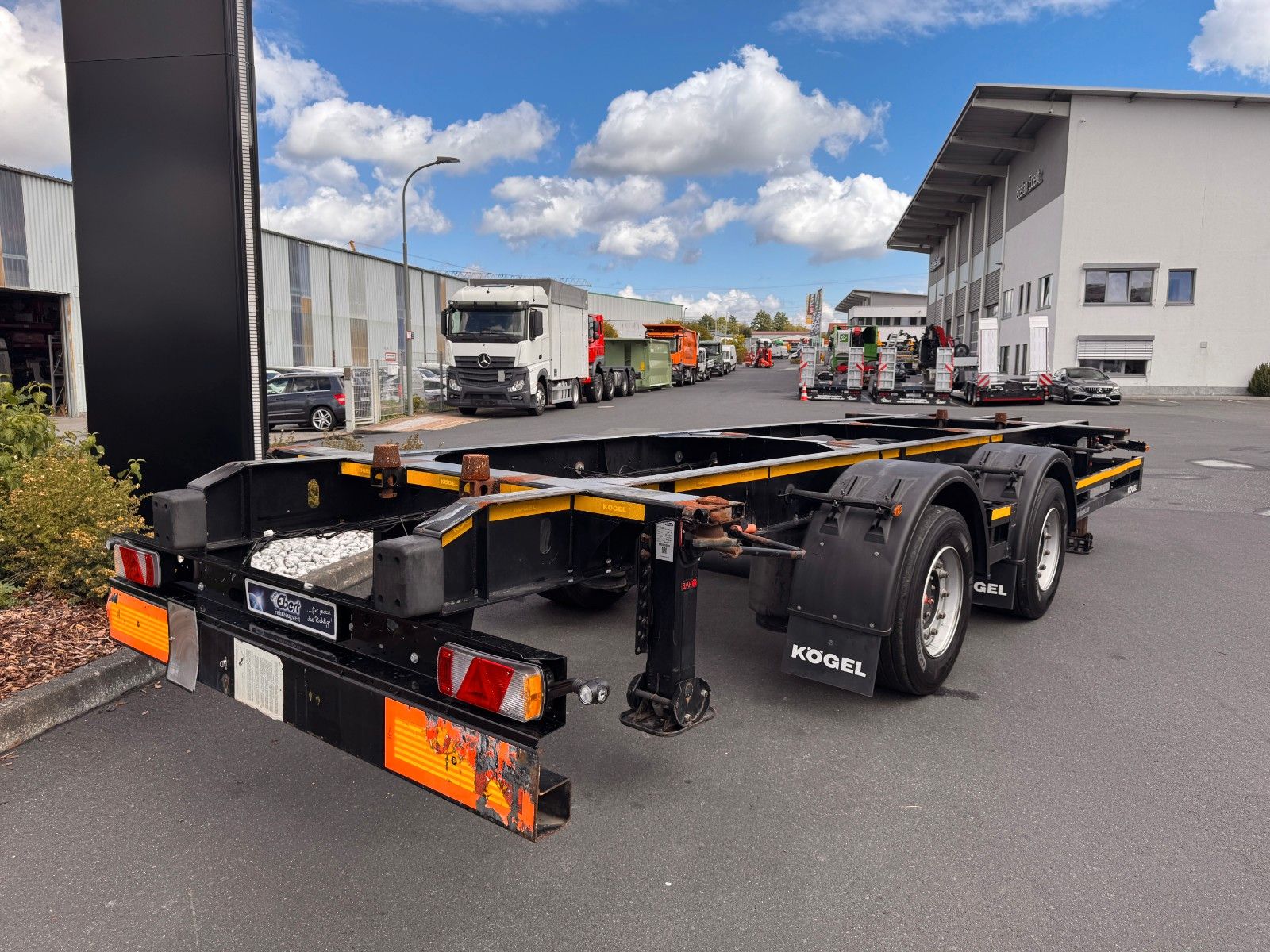 Fahrzeugabbildung Kögel ZW 18 Lafette SAF Achsen 15.910kg Nutzlast