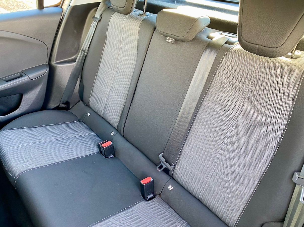 Fahrzeugabbildung Opel Corsa 1.2 Edition KLIMA SHZ GZJR NAVI CARPLAY