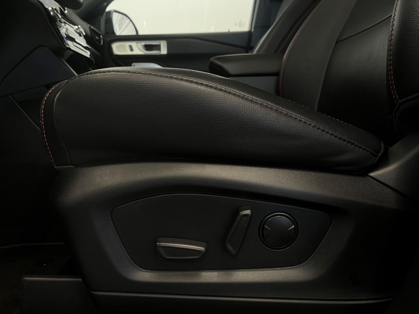 Fahrzeugabbildung Ford Explorer ST-Line, Panoramadach, B&O, Memory, Sit