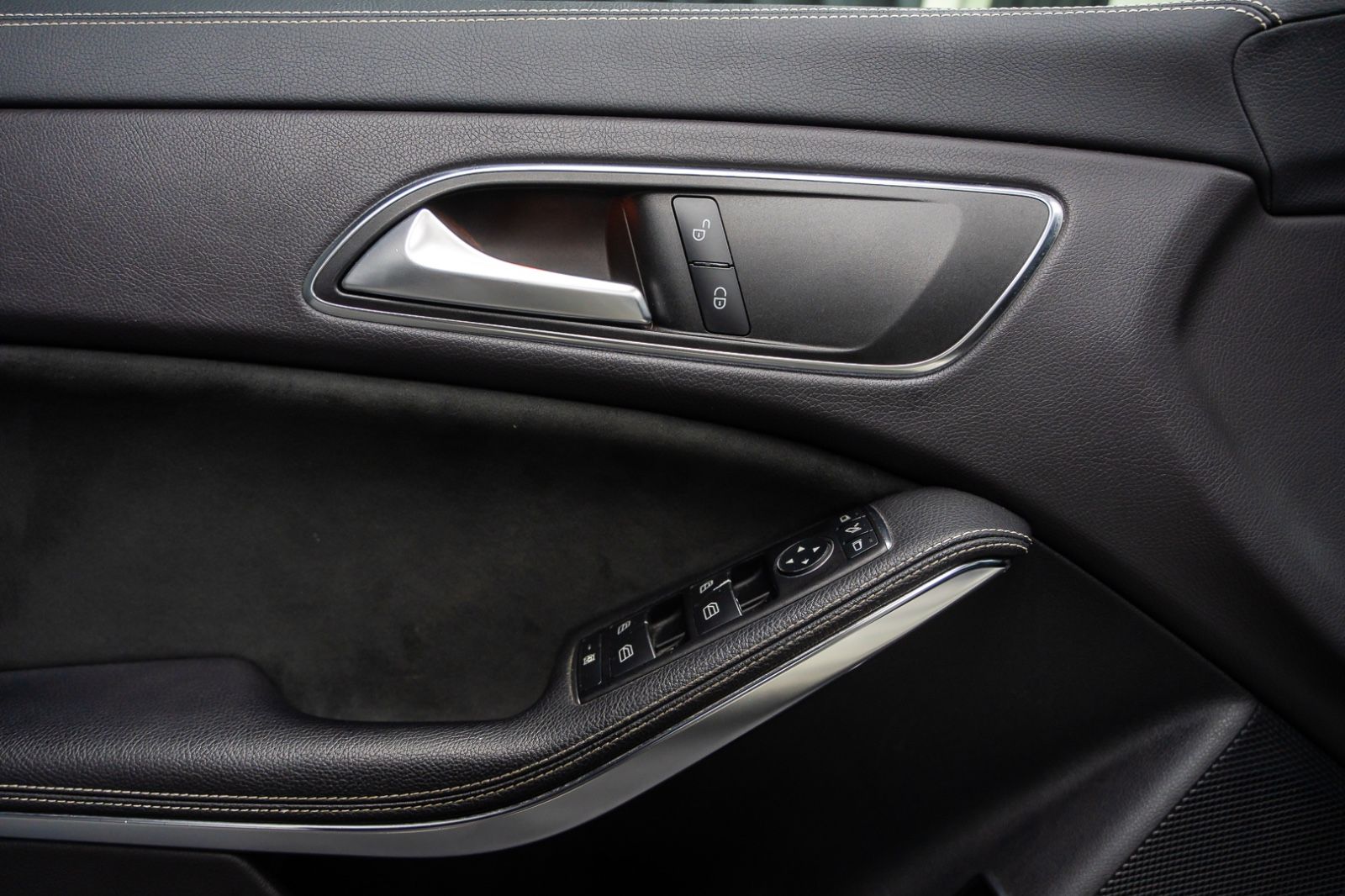 Fahrzeugabbildung Mercedes-Benz CLA 180 Shooting*AMG*Panorama*Keyless*PEAK*BSNS*
