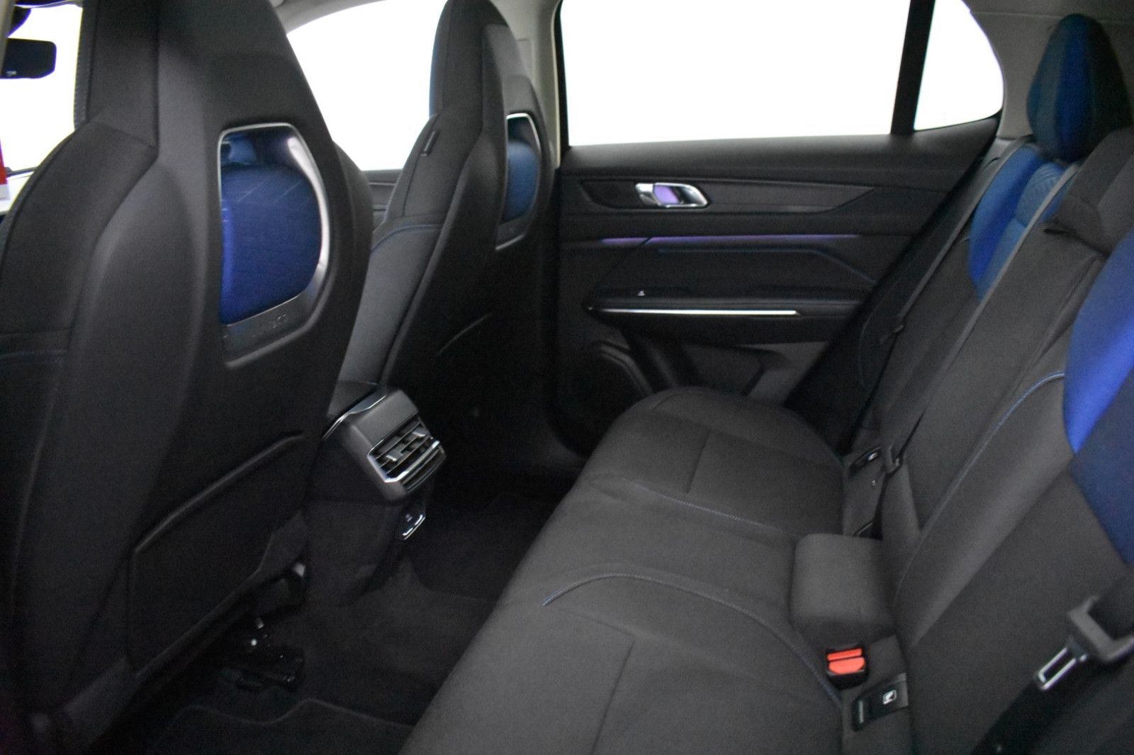 LYNC AND CO 01 1.5TD Aut PHEV PANO+MEMO+NAVI+LED+SHZ+ACC+360 - Image 17