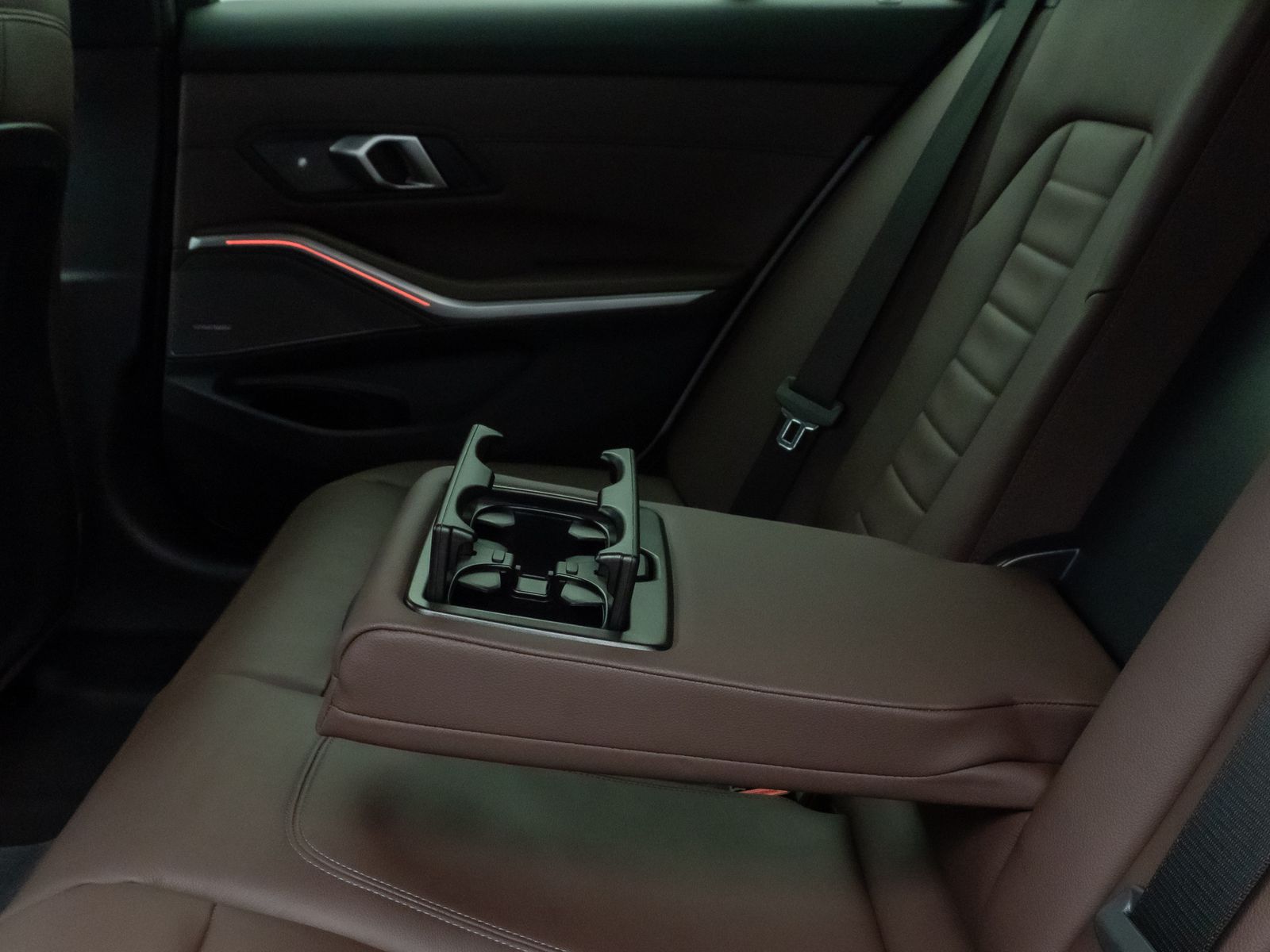 Fahrzeugabbildung BMW 320d  xD M Sport Kamera HUD DAB H/K Alarm 19Zoll