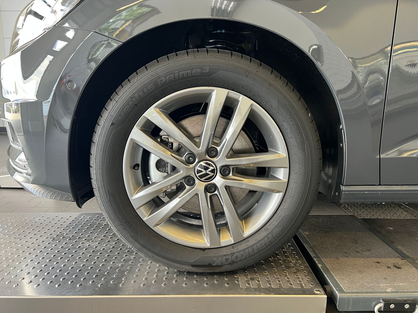 Fahrzeugabbildung Volkswagen Touran Comfortline 1.5 TSI DSG *LED, AHK, 7-Sitz